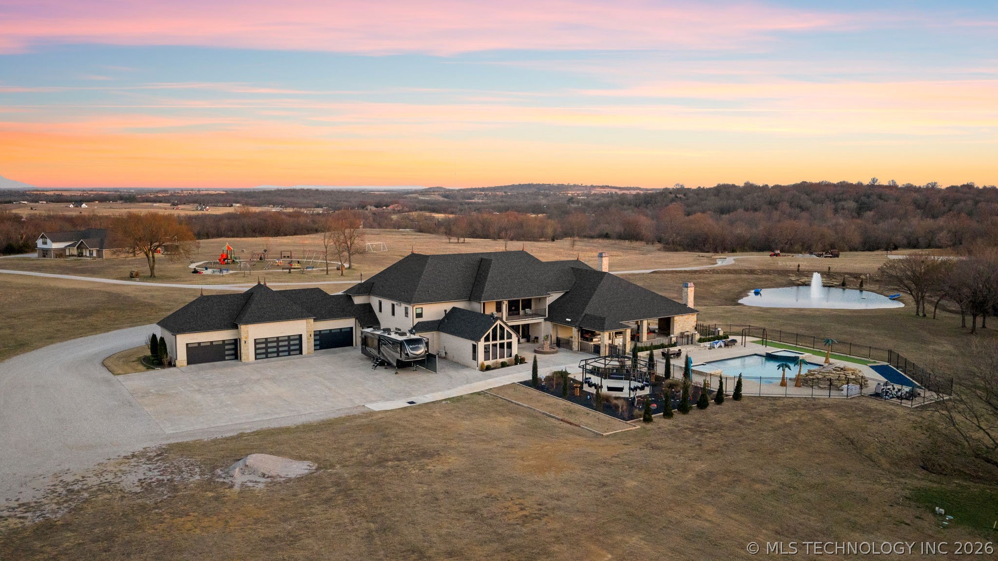 10286 S 305th East Avenue Property Photo 3