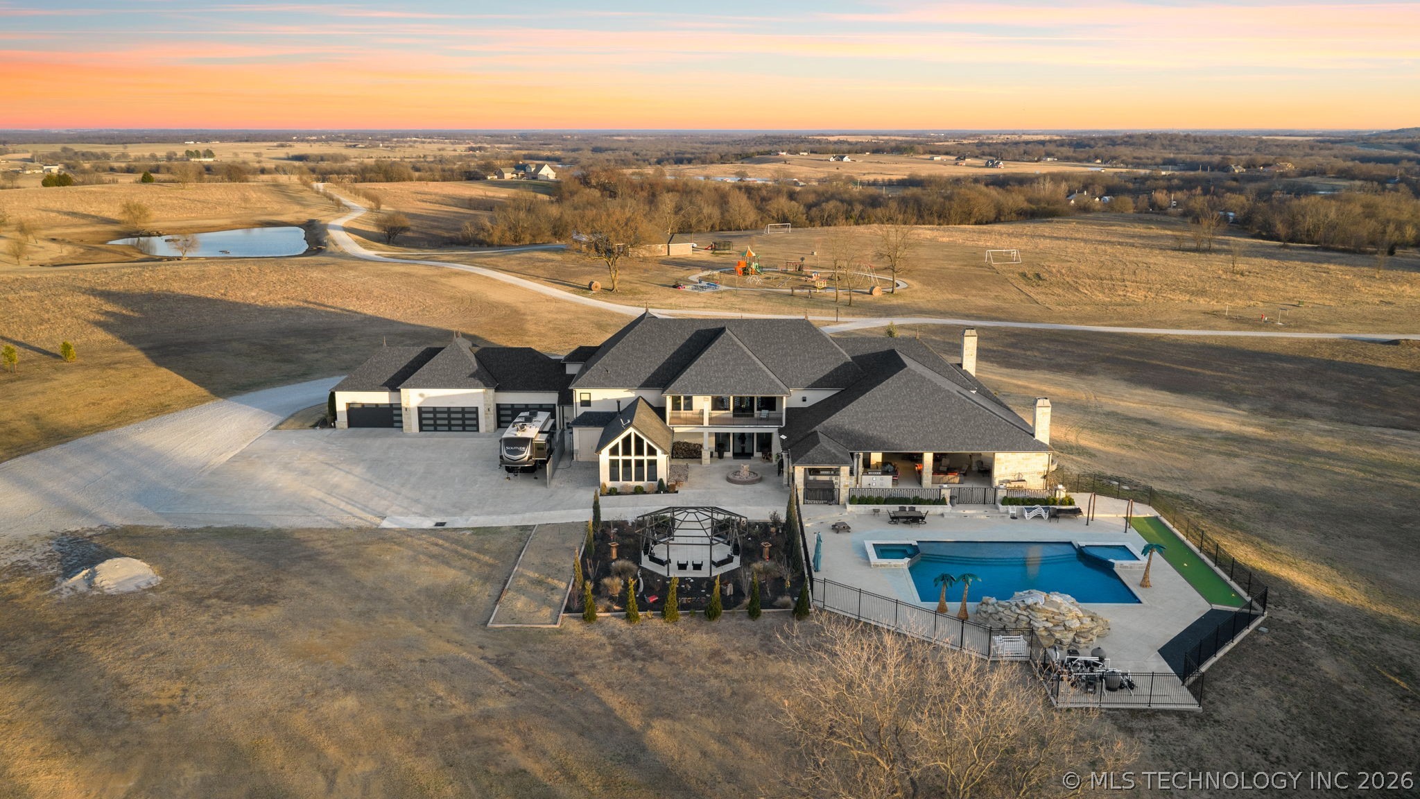 10286 S 305th East Avenue Property Photo 4