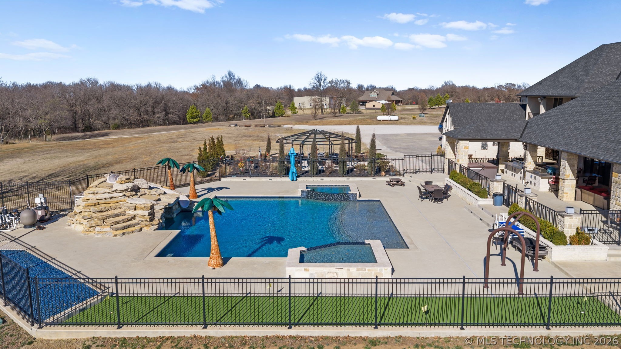 10286 S 305th East Avenue Property Photo 6