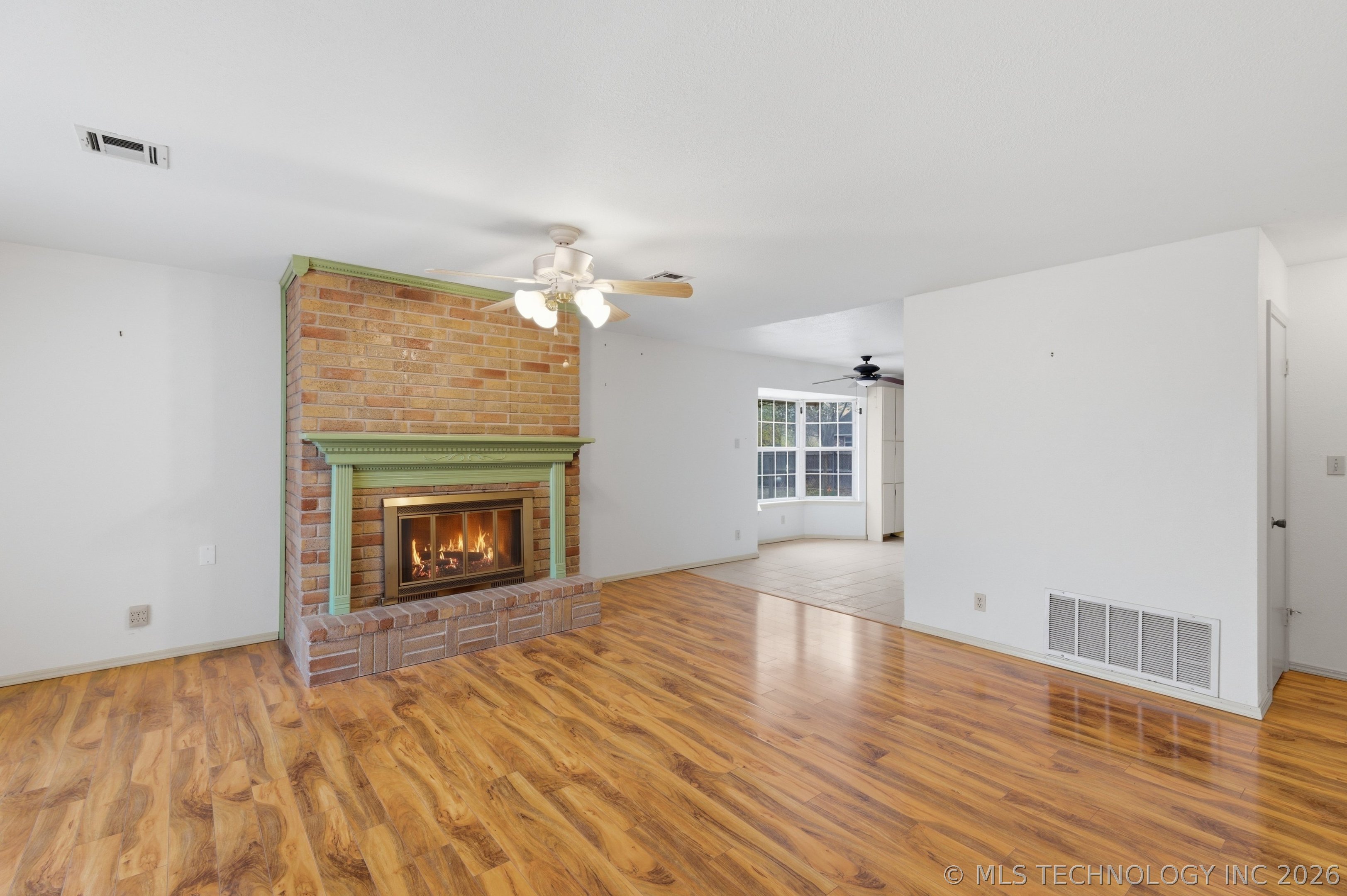 7600 S Maple Avenue Property Photo 4