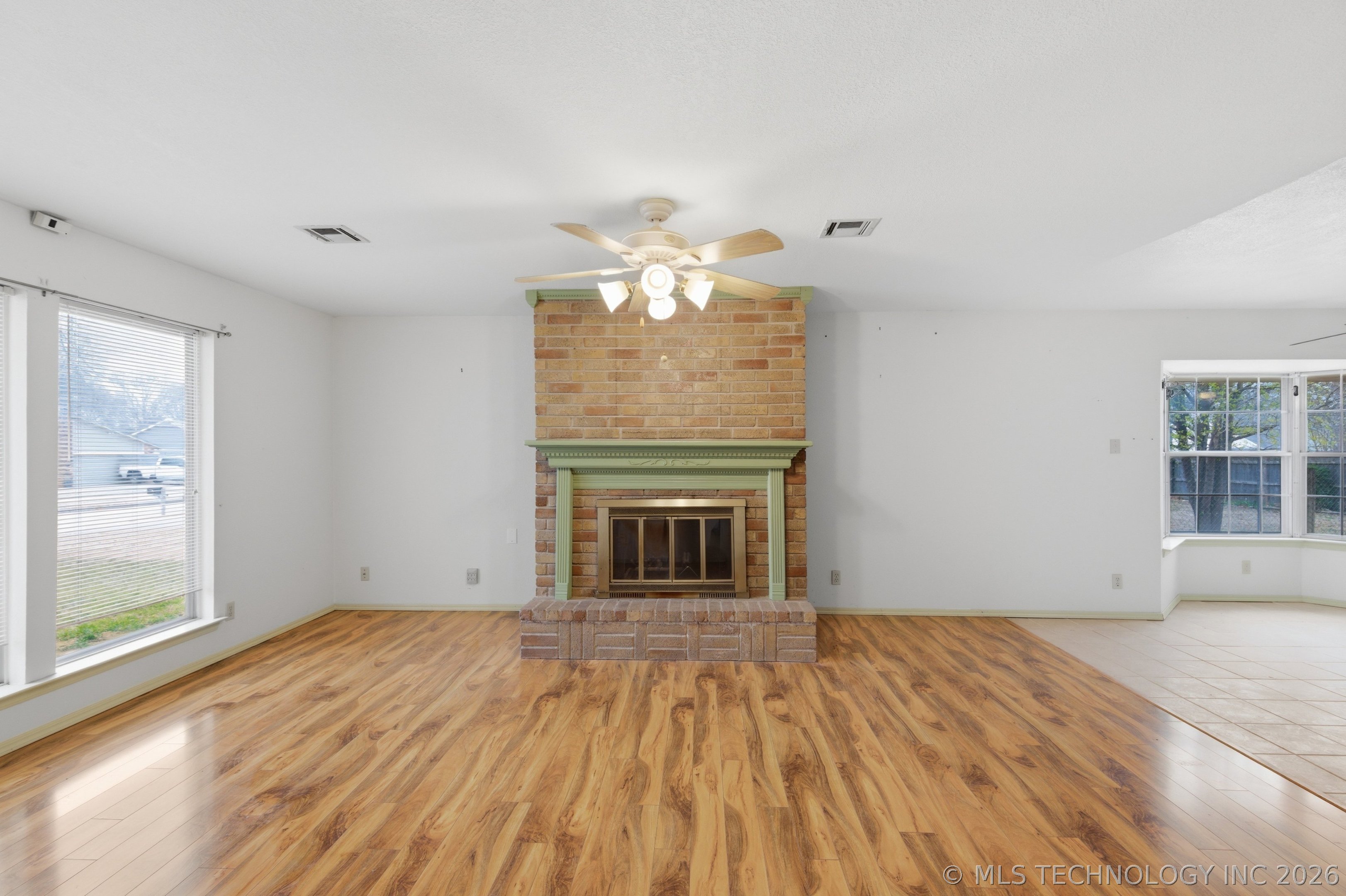 7600 S Maple Avenue Property Photo 6