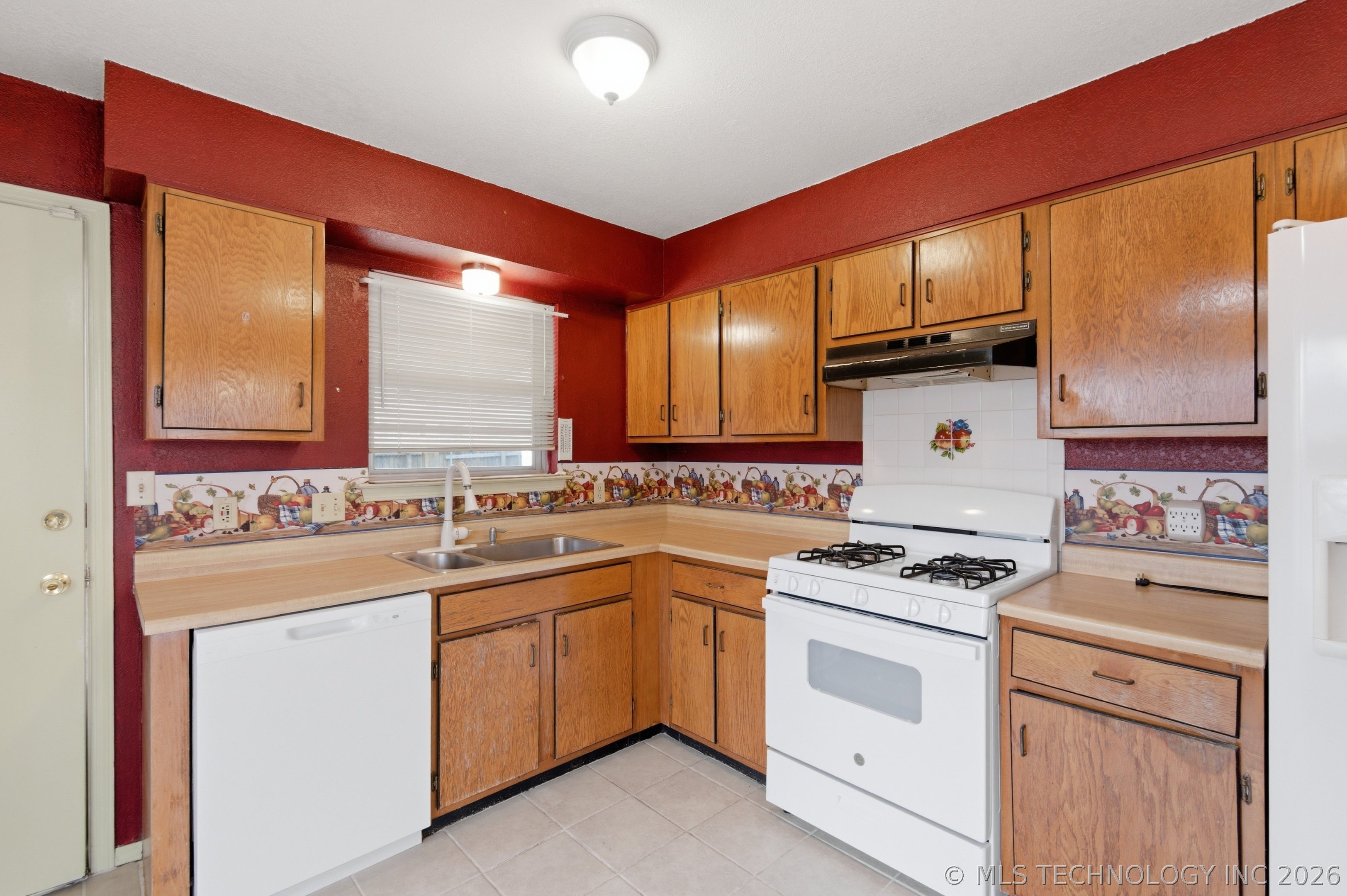 7600 S Maple Avenue Property Photo 9