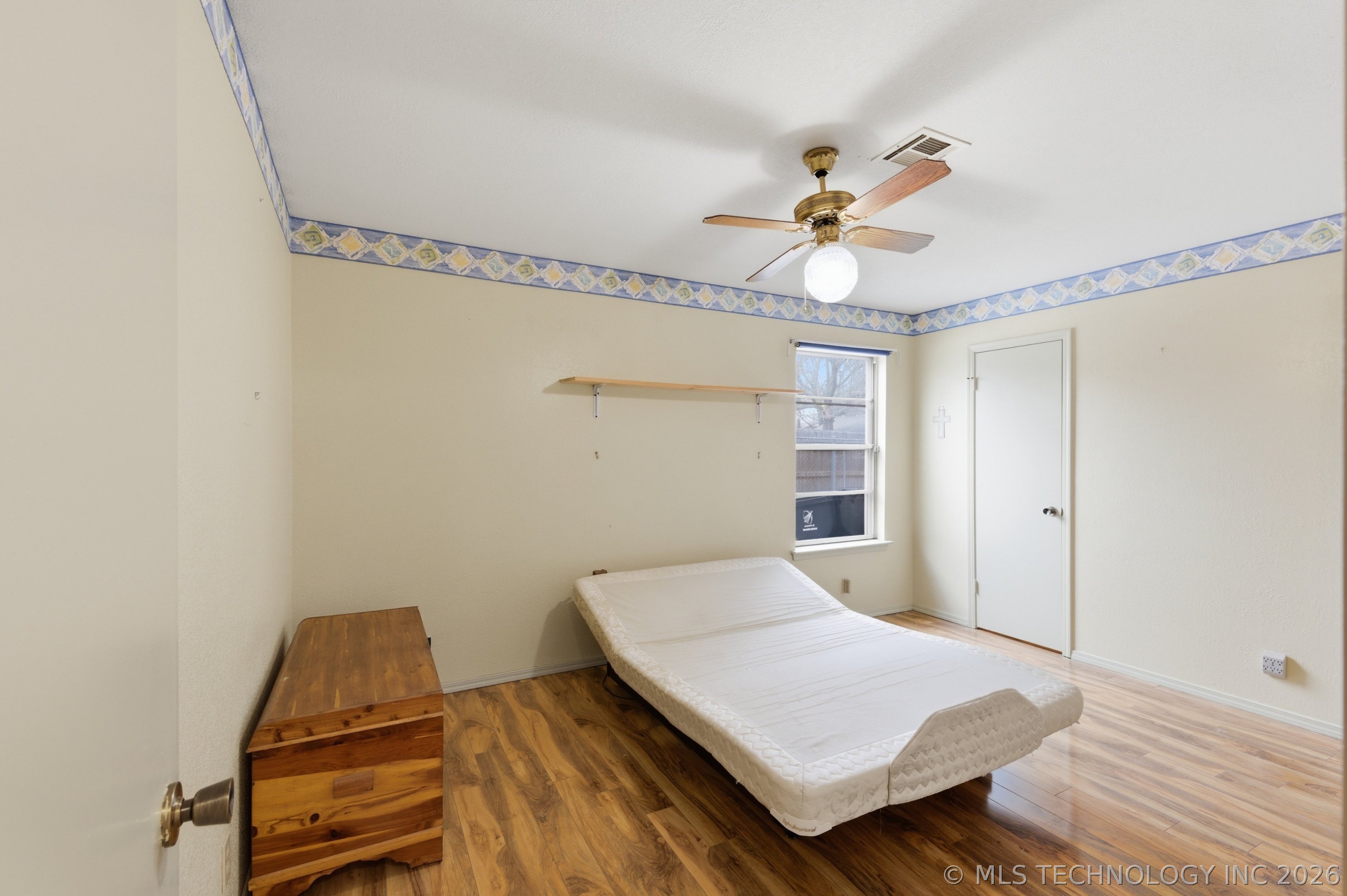 7600 S Maple Avenue Property Photo 10