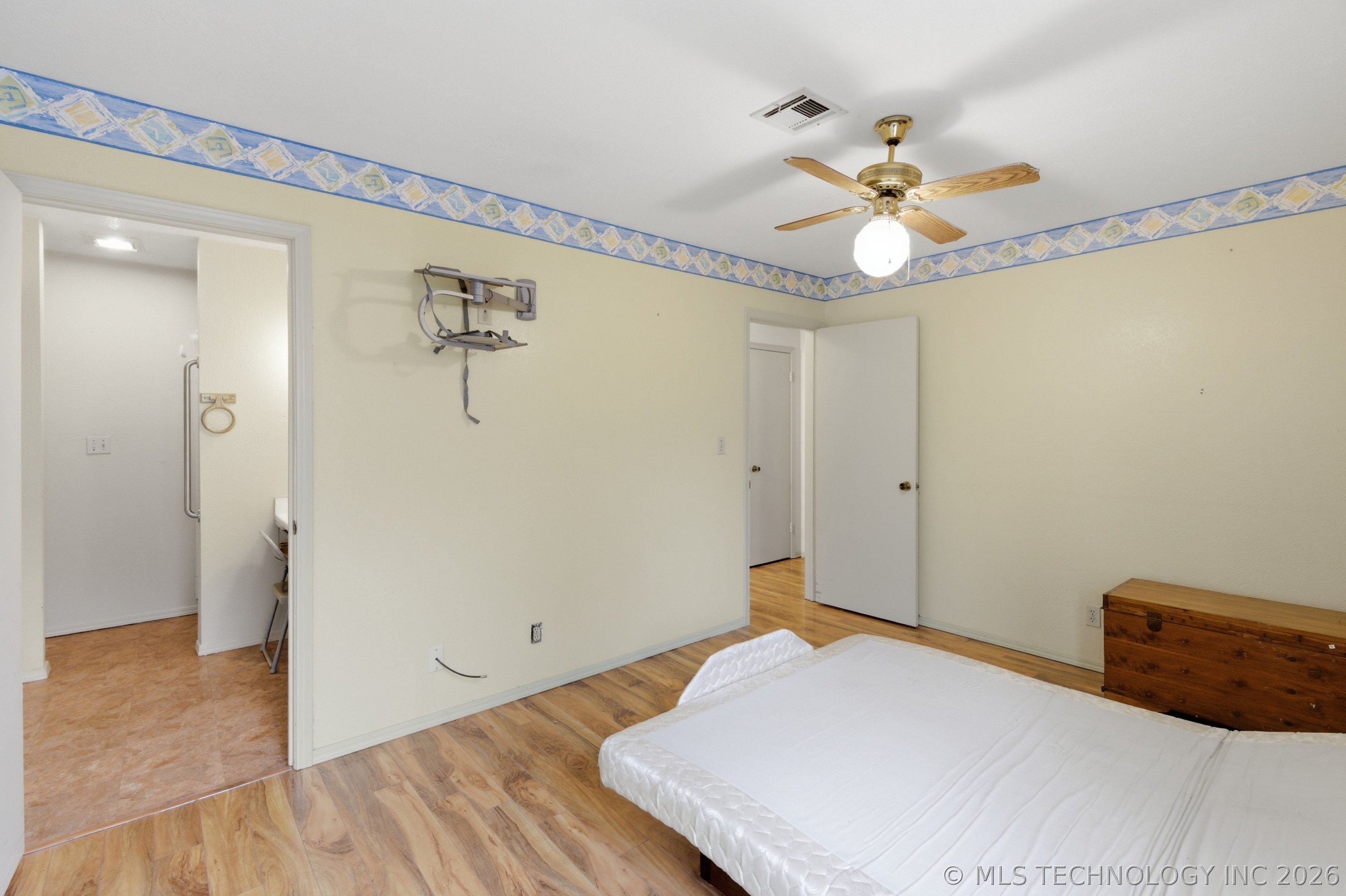 7600 S Maple Avenue Property Photo 11