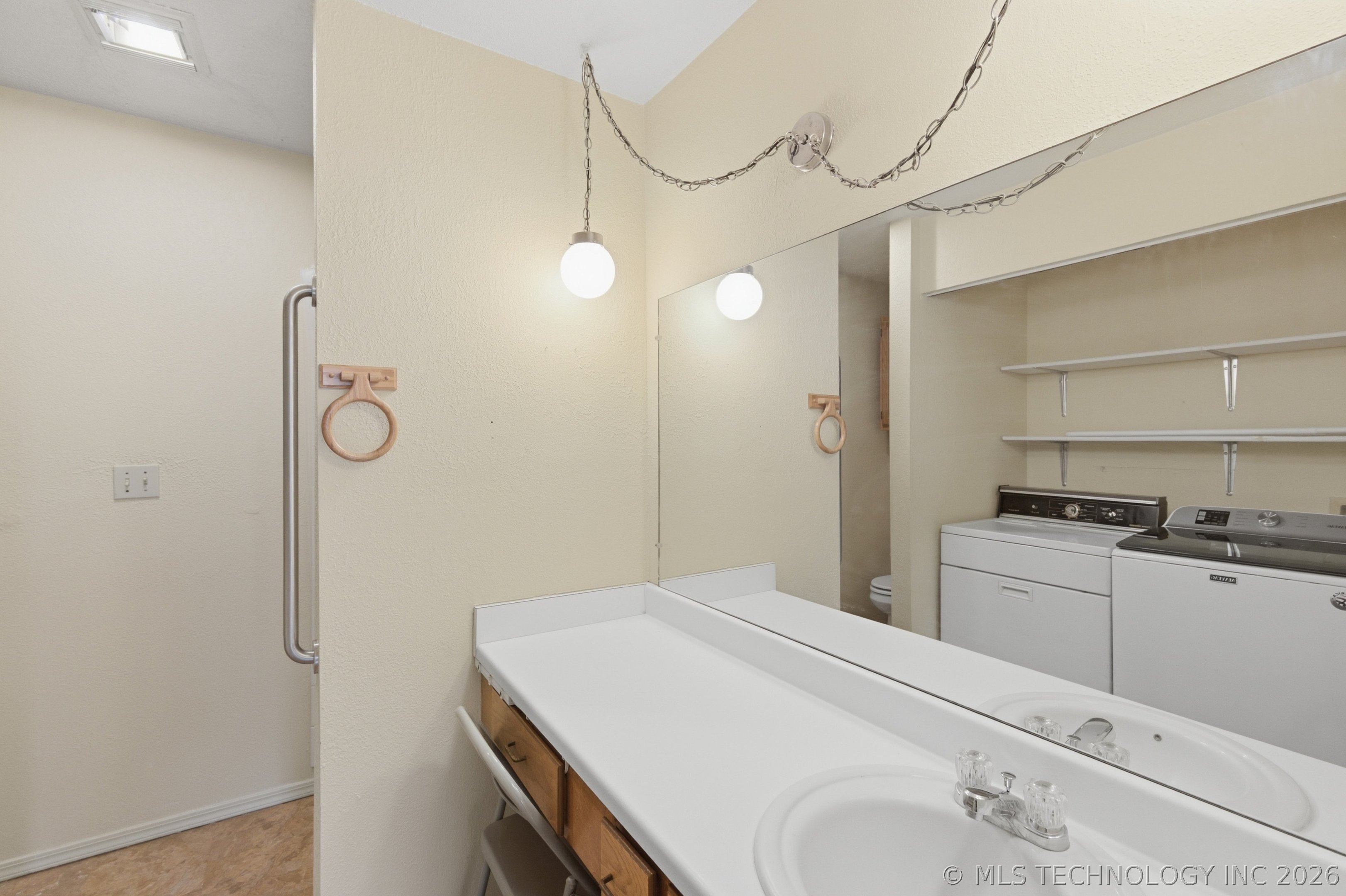 7600 S Maple Avenue Property Photo 12