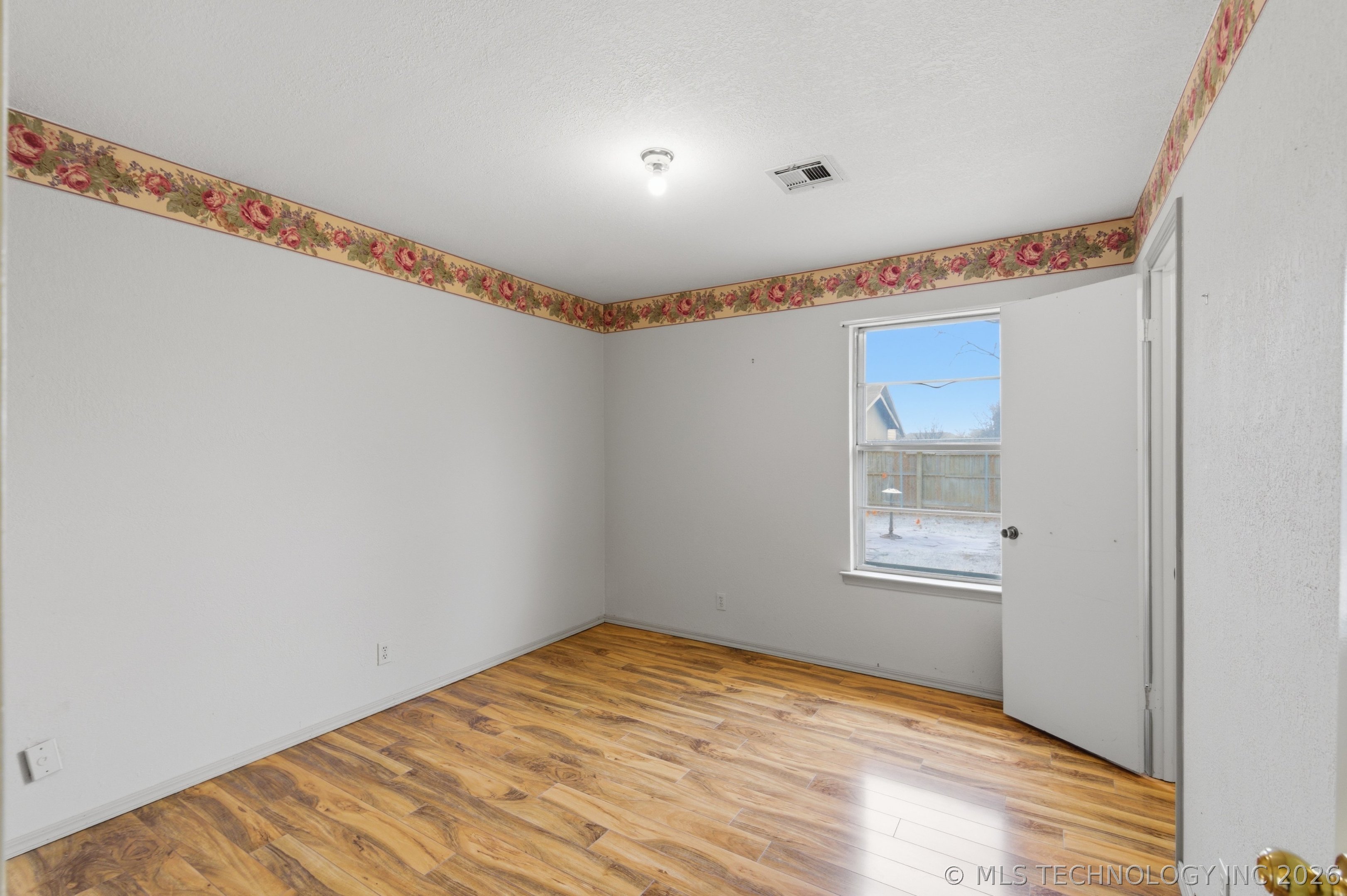 7600 S Maple Avenue Property Photo 17