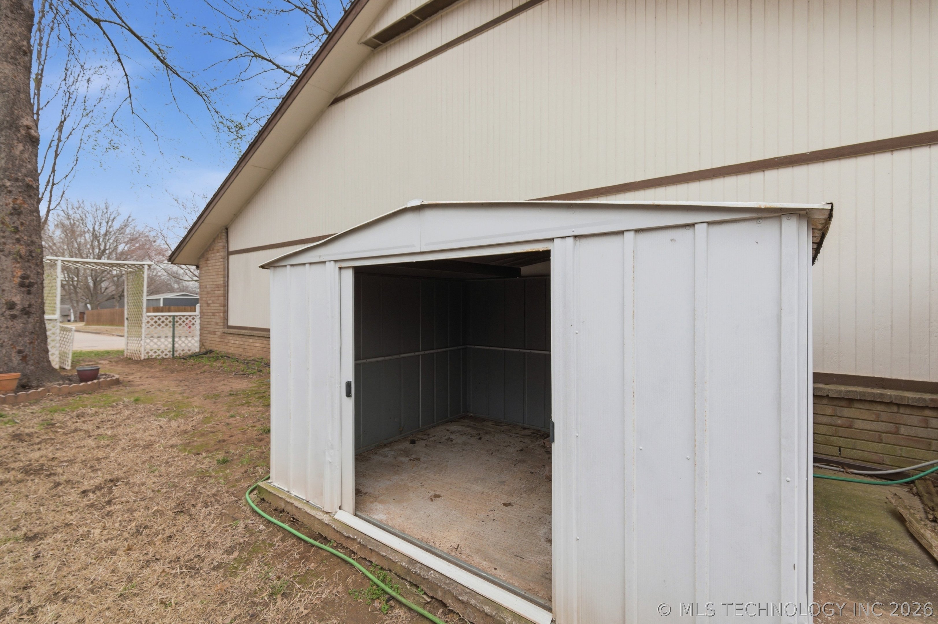 7600 S Maple Avenue Property Photo 22