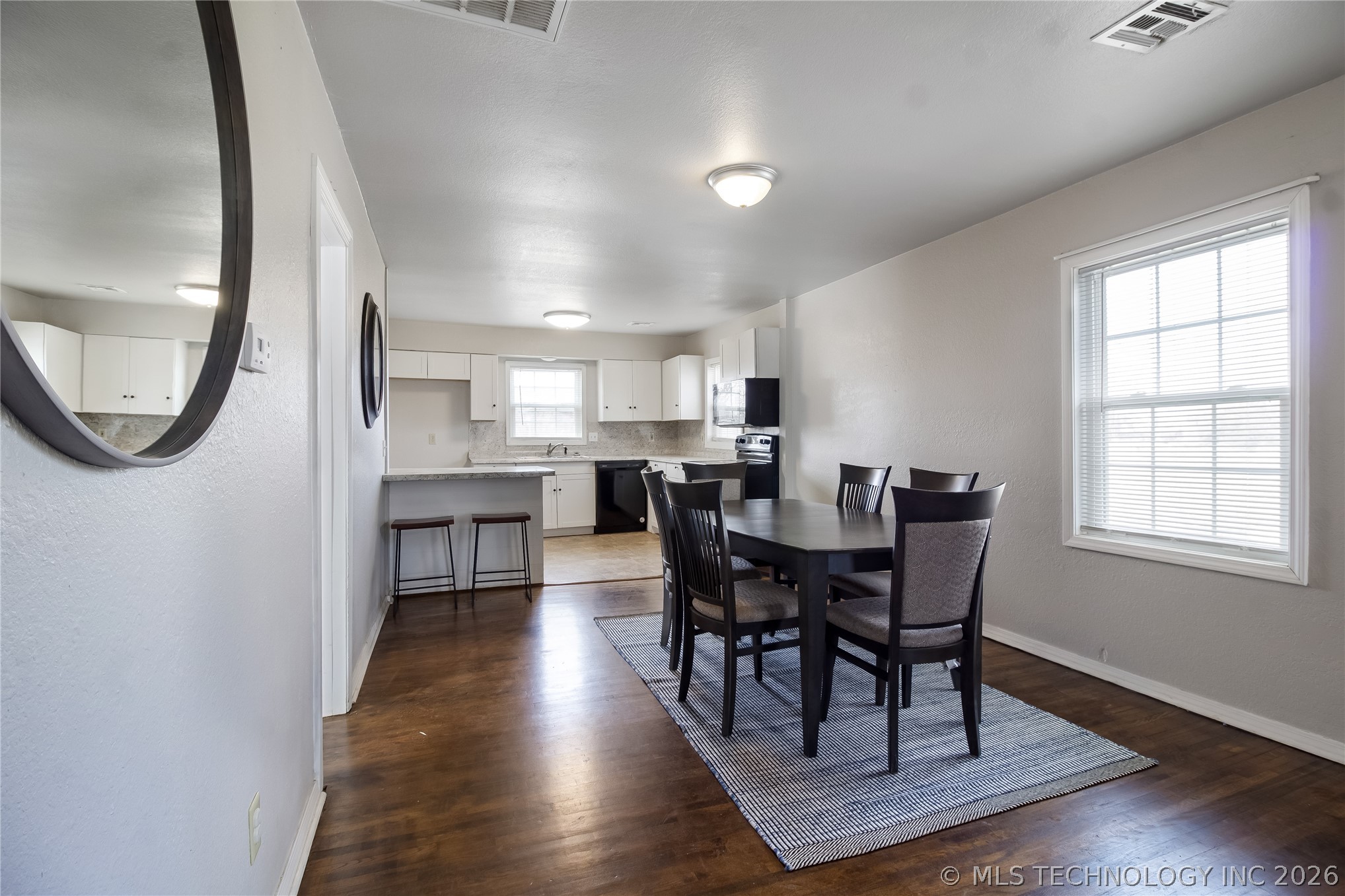 1916 W Union Place Property Photo 4