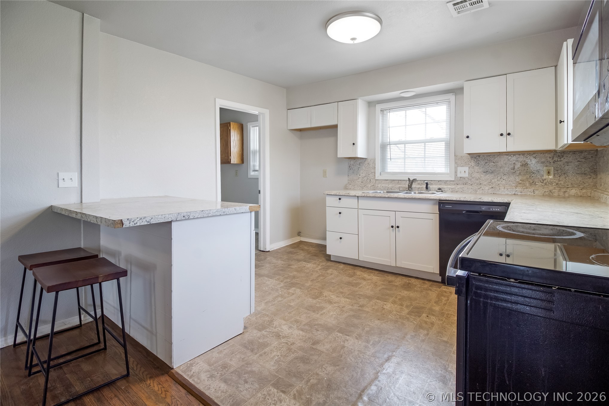 1916 W Union Place Property Photo 5