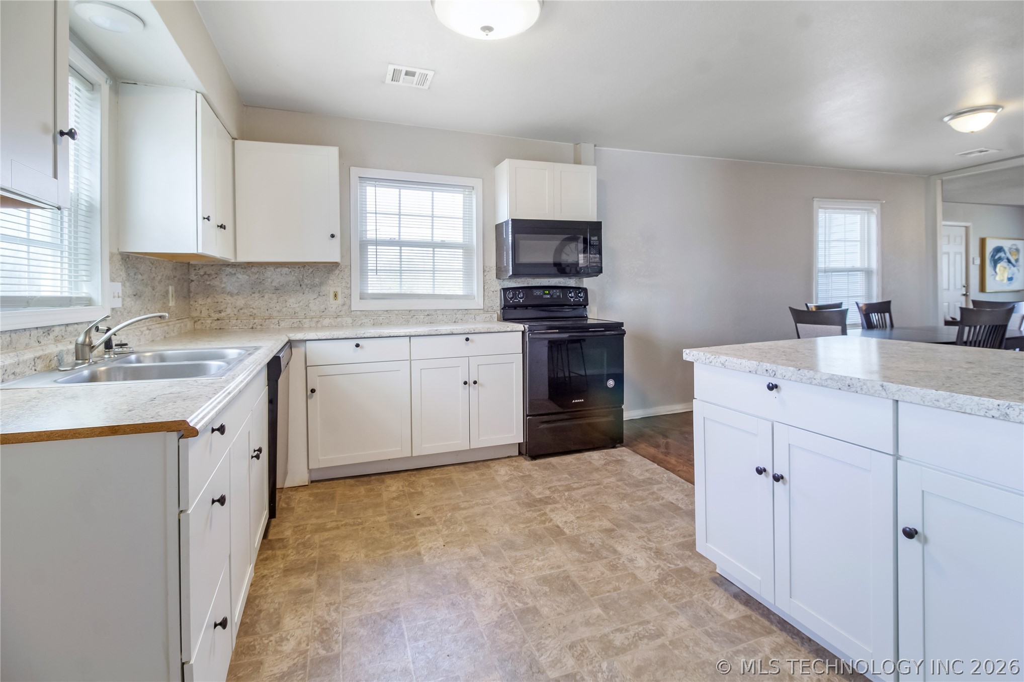 1916 W Union Place Property Photo 7