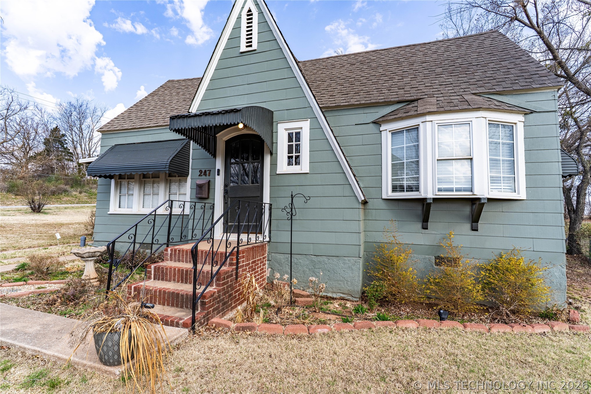 247 W 11th Avenue Property Photo 1