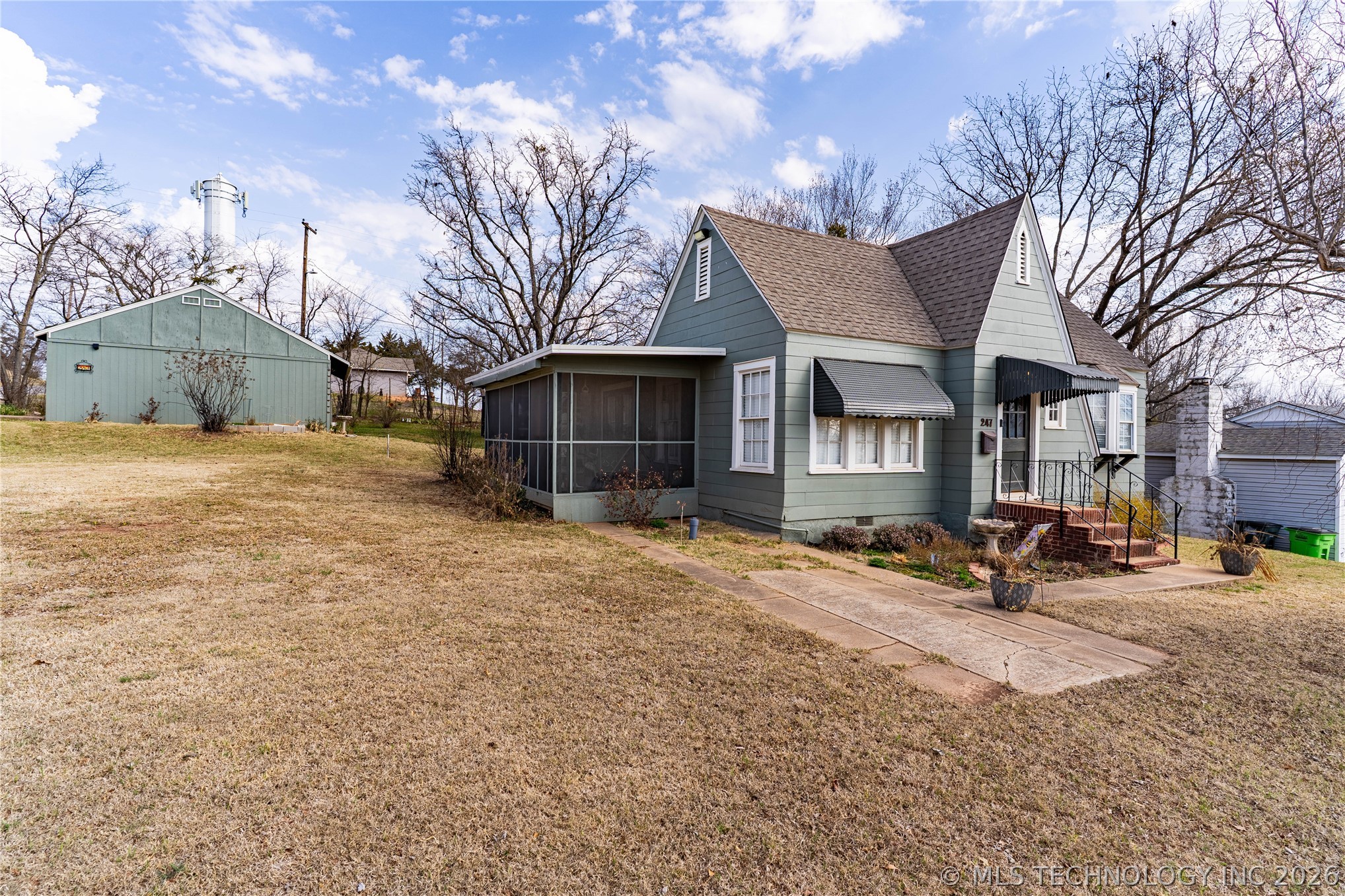 247 W 11th Avenue Property Photo 4