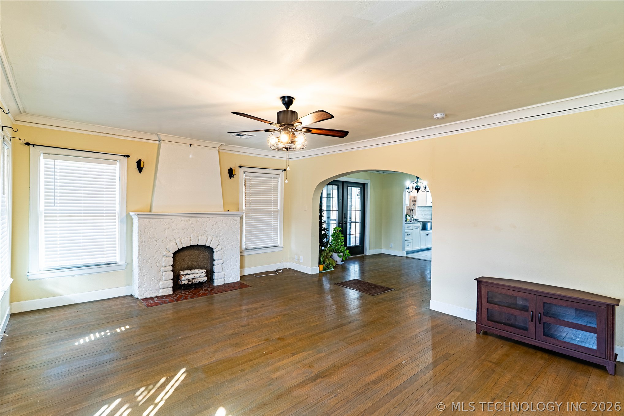 247 W 11th Avenue Property Photo 7