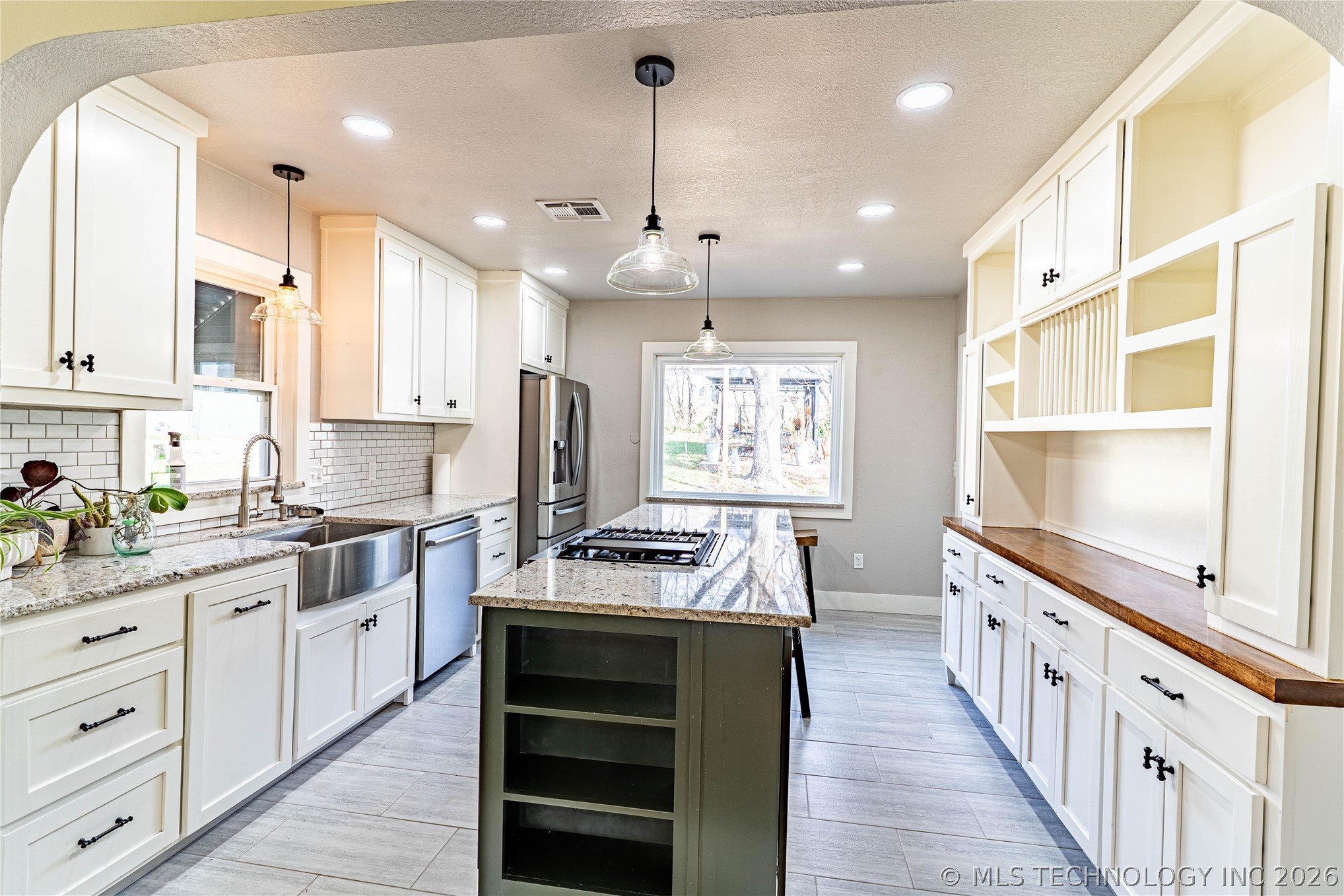 247 W 11th Avenue Property Photo 10