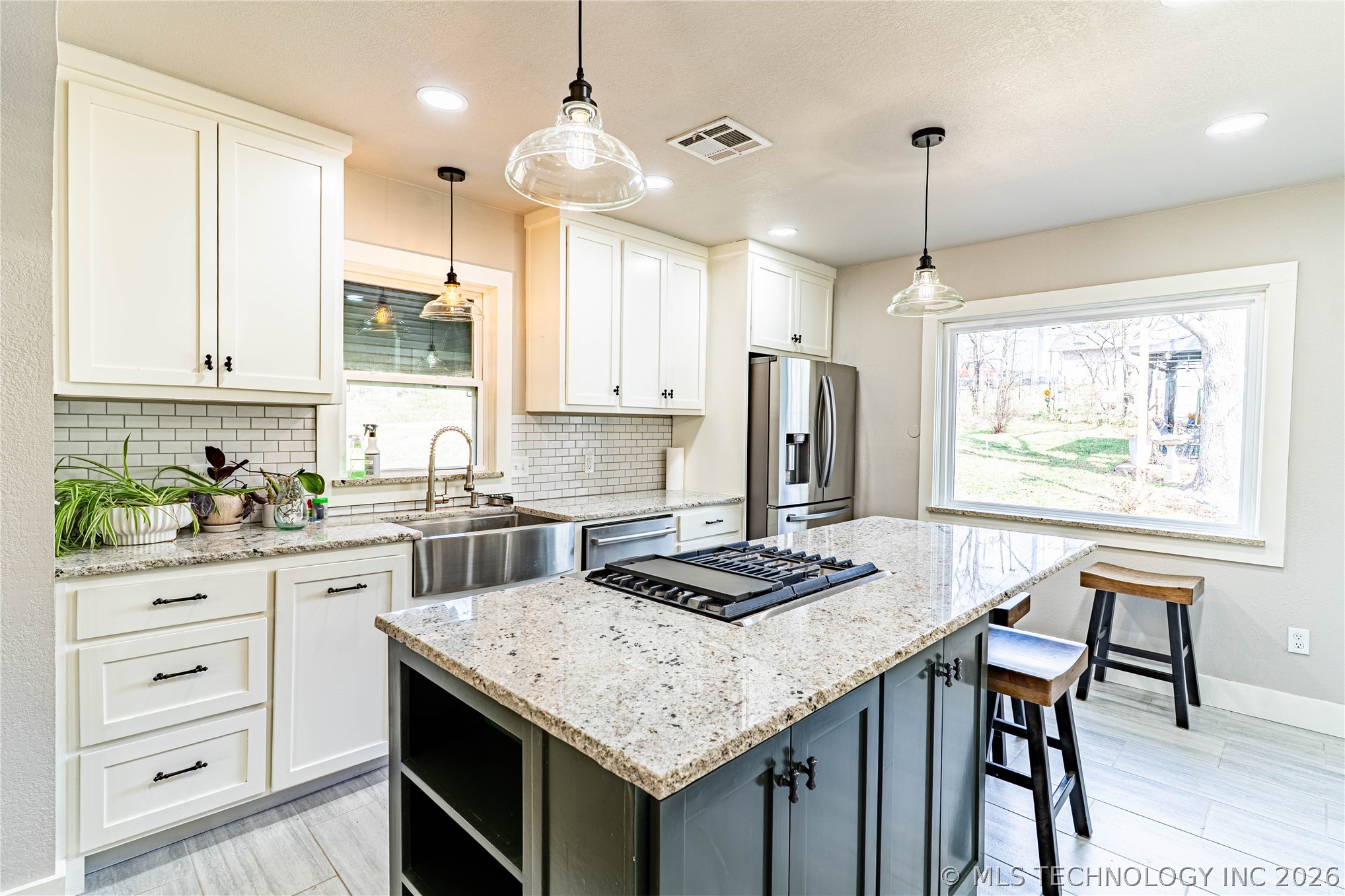 247 W 11th Avenue Property Photo 11