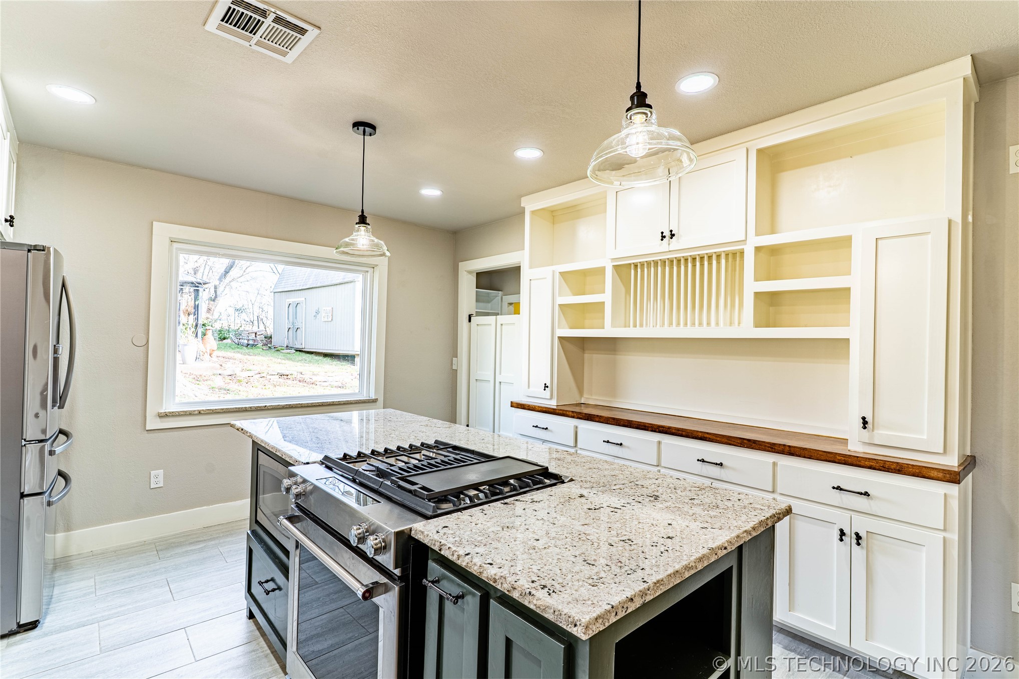 247 W 11th Avenue Property Photo 12