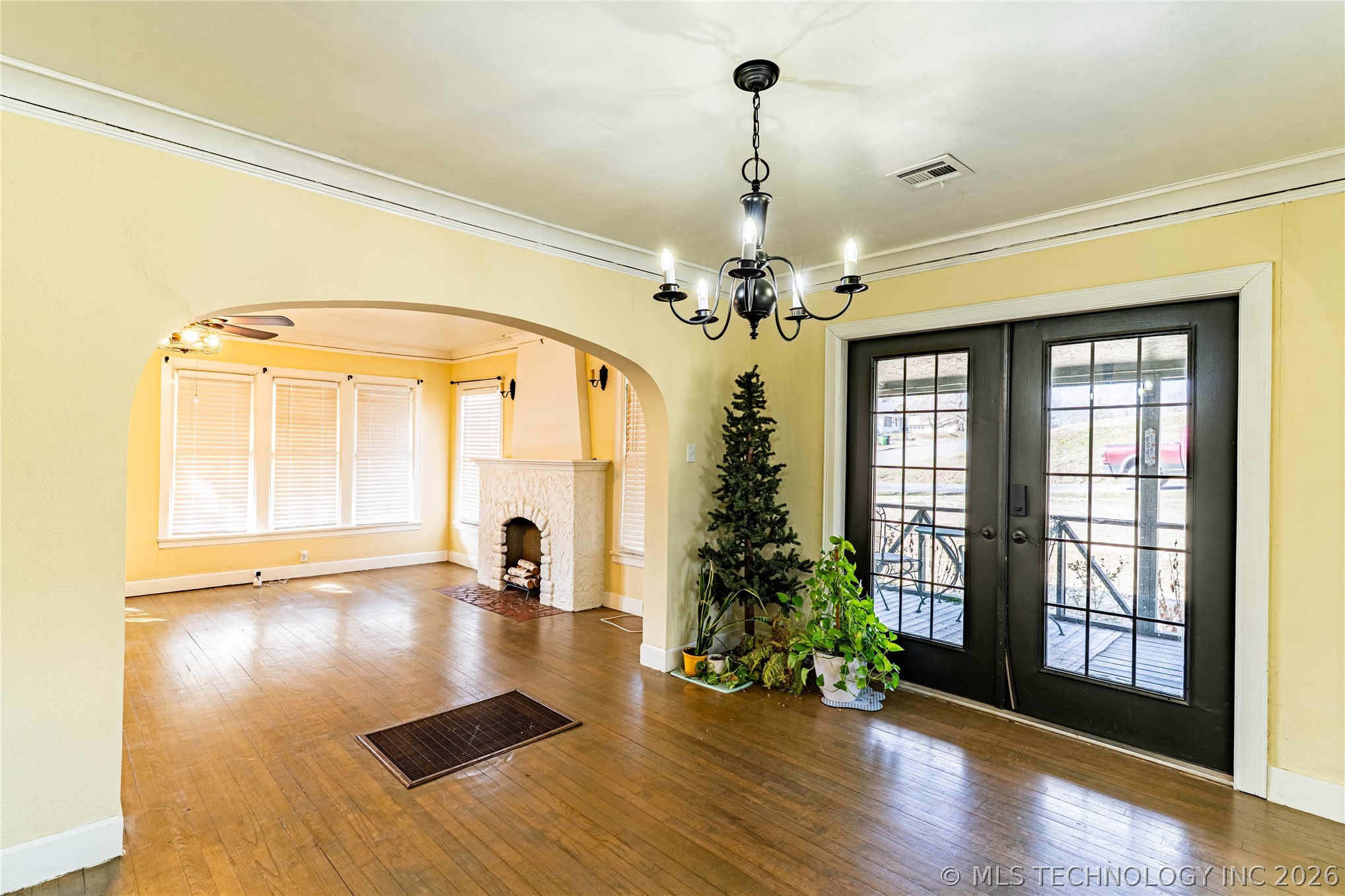 247 W 11th Avenue Property Photo 15