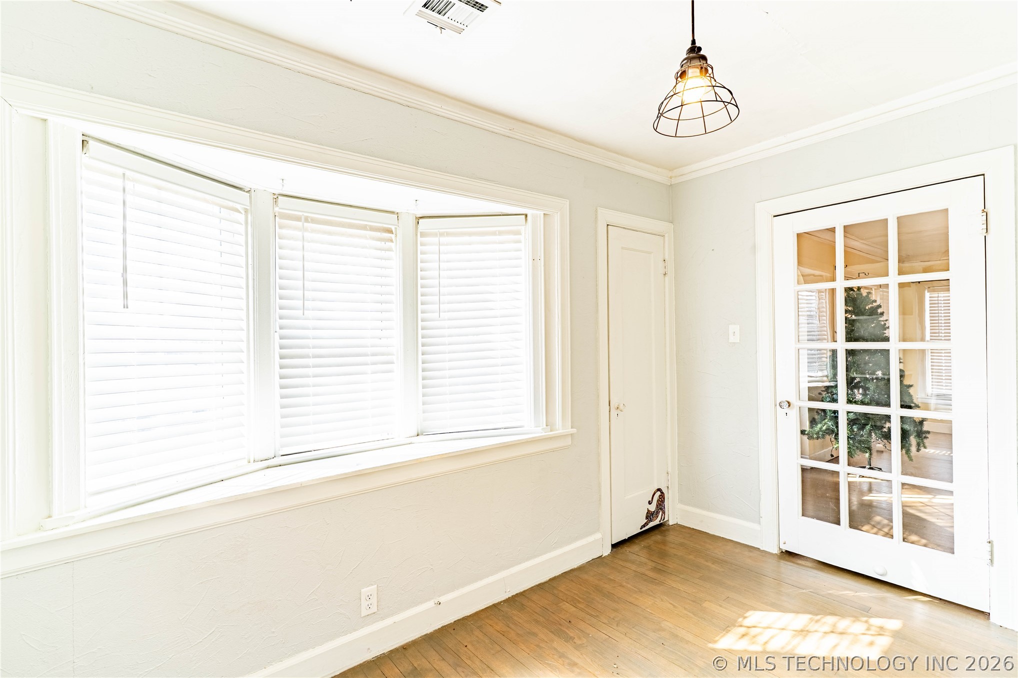 247 W 11th Avenue Property Photo 18