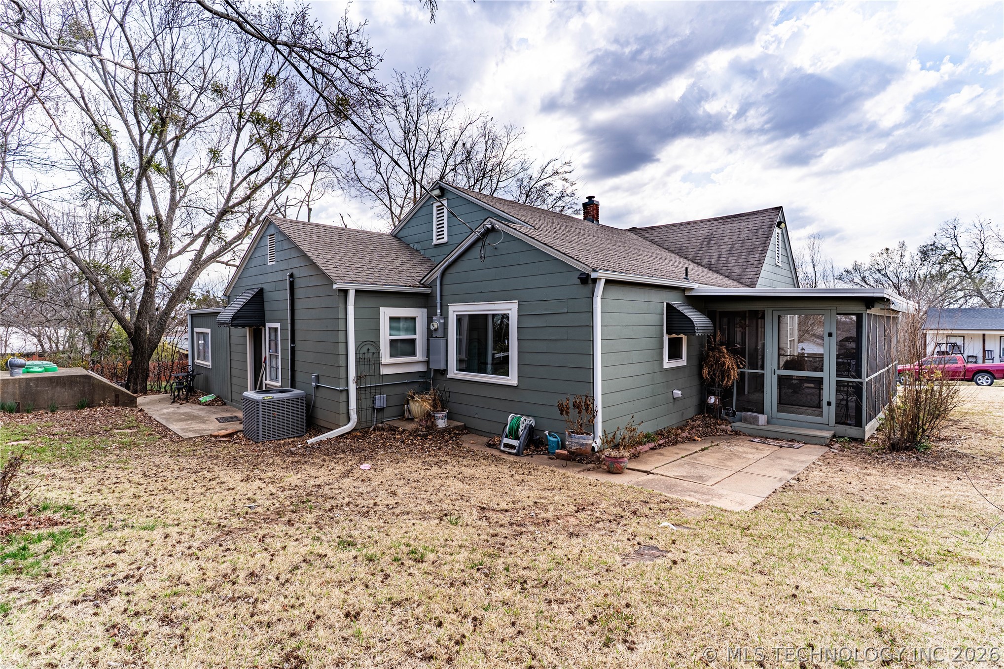 247 W 11th Avenue Property Photo 32