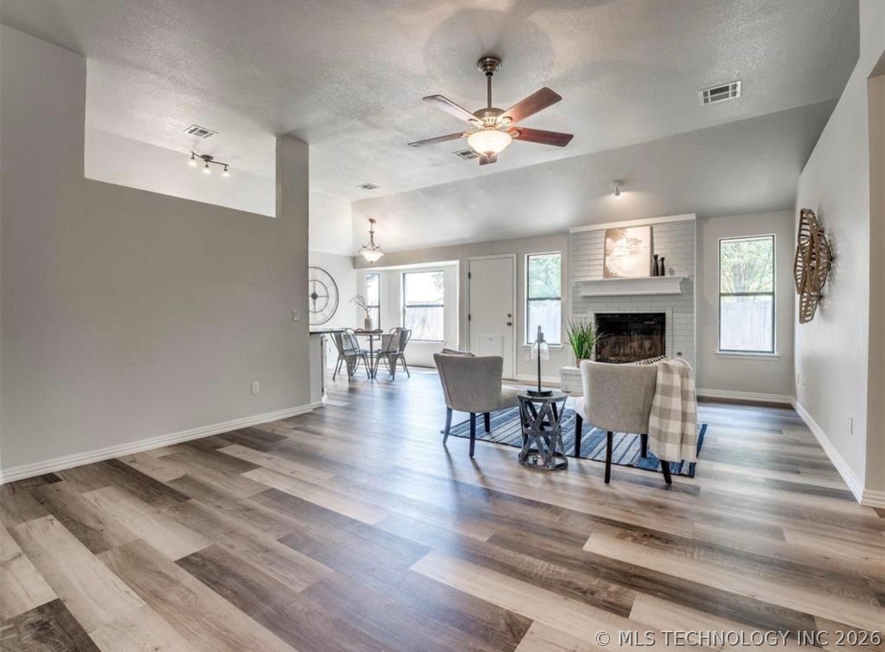 405 Crestland Dr East Avenue Property Photo 5