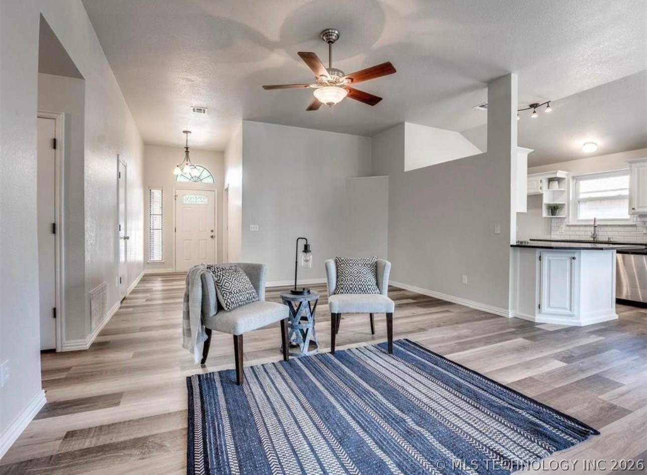 405 Crestland Dr East Avenue Property Photo 9