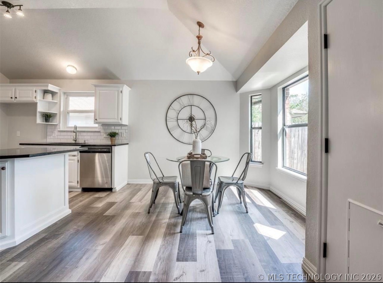 405 Crestland Dr East Avenue Property Photo 10