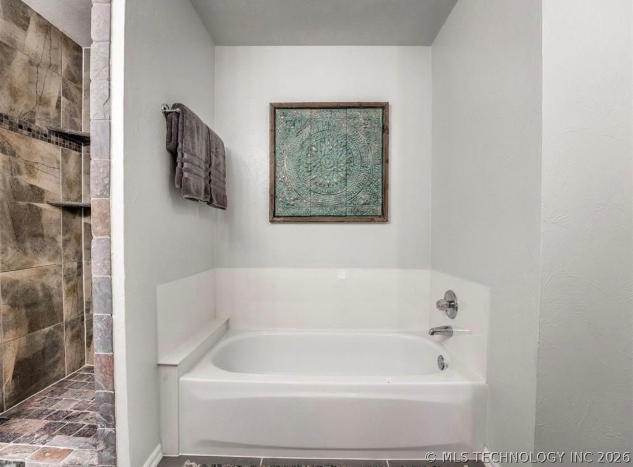 405 Crestland Dr East Avenue Property Photo 20