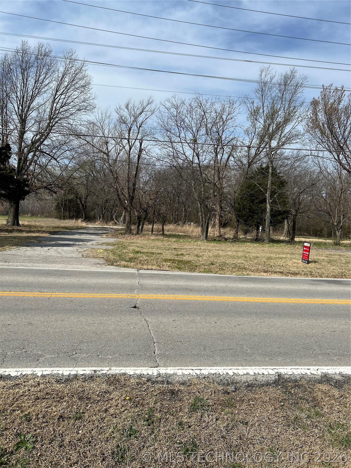 10018 N 145th Avenue E Property Photo 2