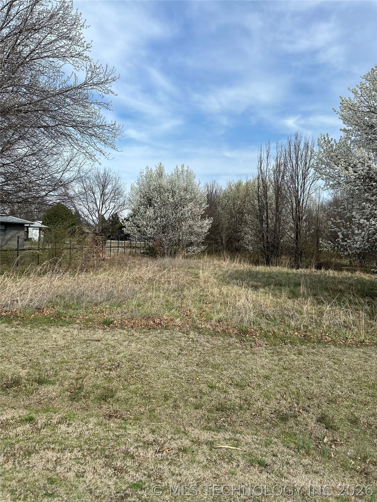 10018 N 145th Avenue E Property Photo 5