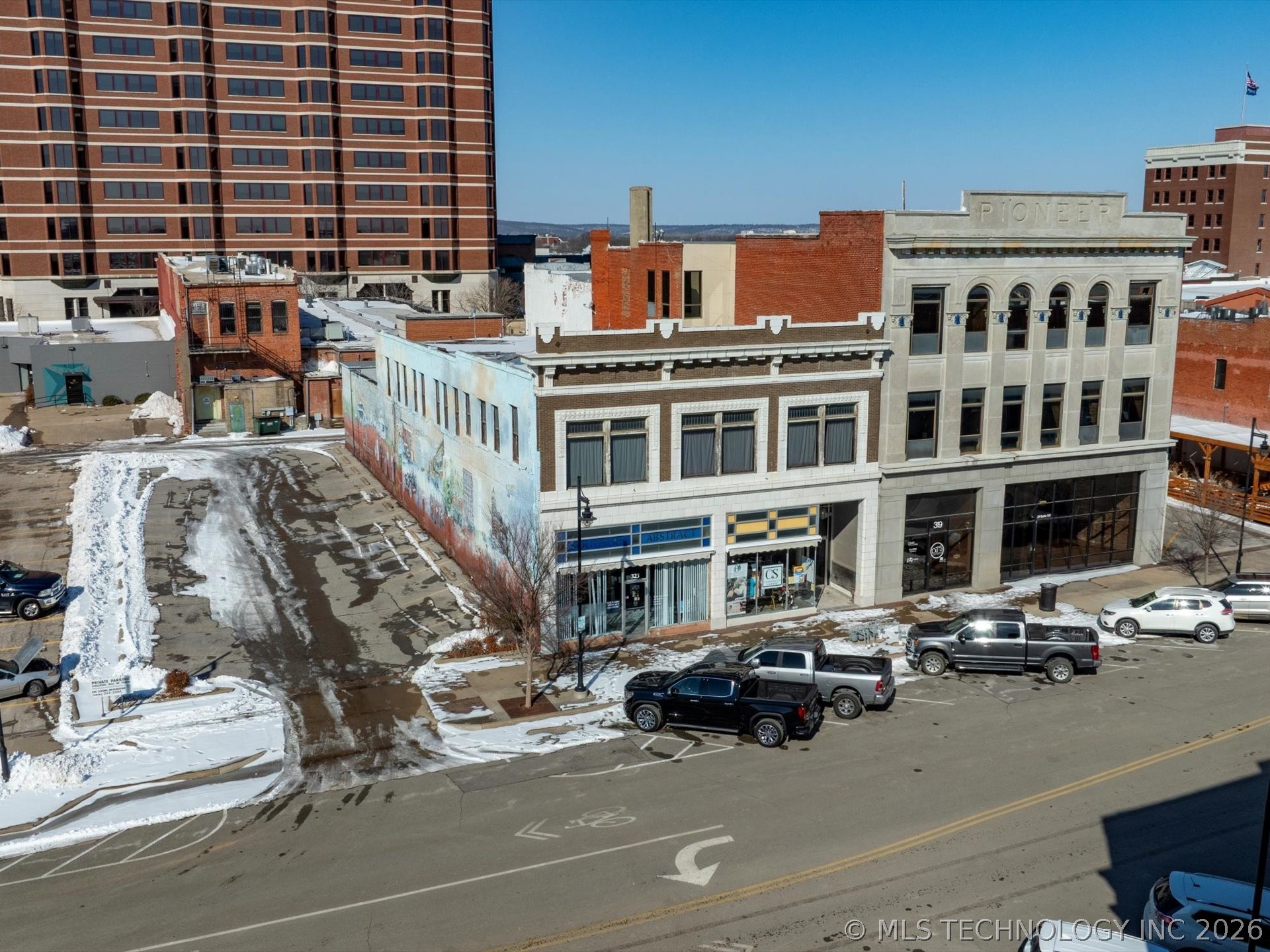 321 S Dewey Avenue Property Photo 2