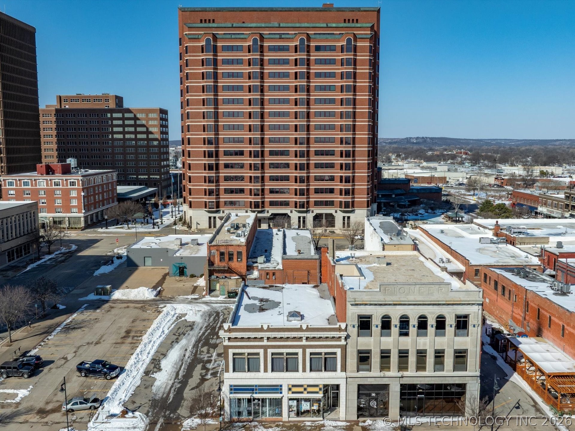 321 S Dewey Avenue Property Photo 3