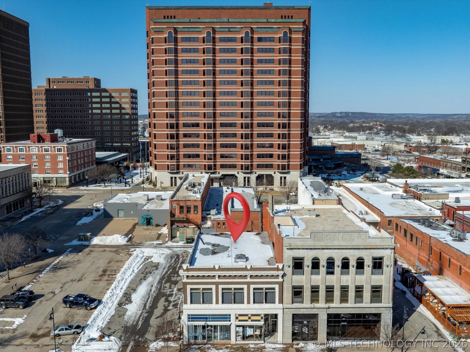 321 S Dewey Avenue Property Photo 4