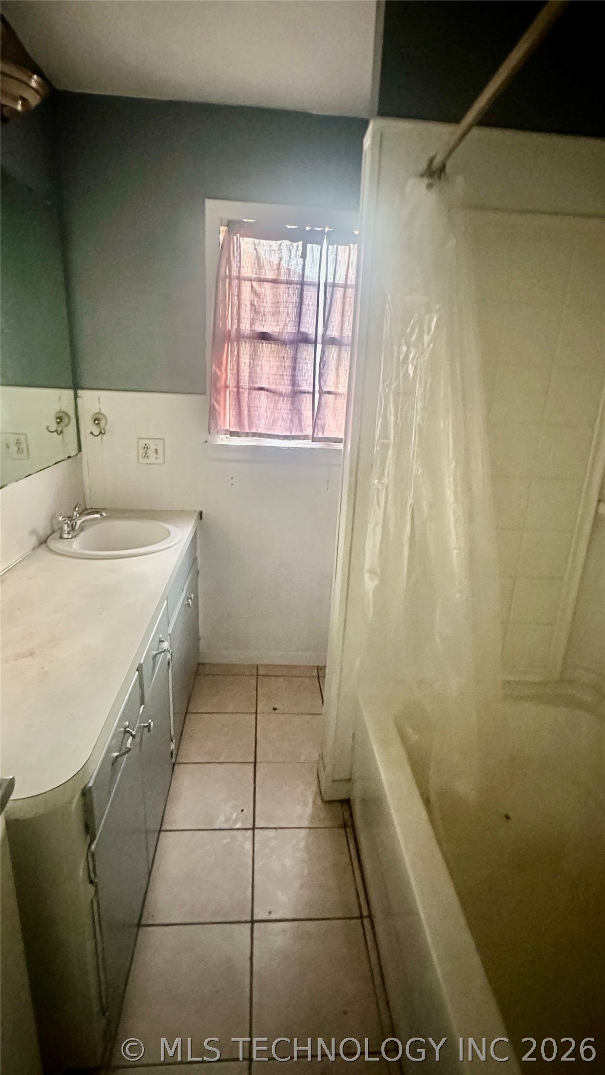 604 E Freeman Property Photo 8