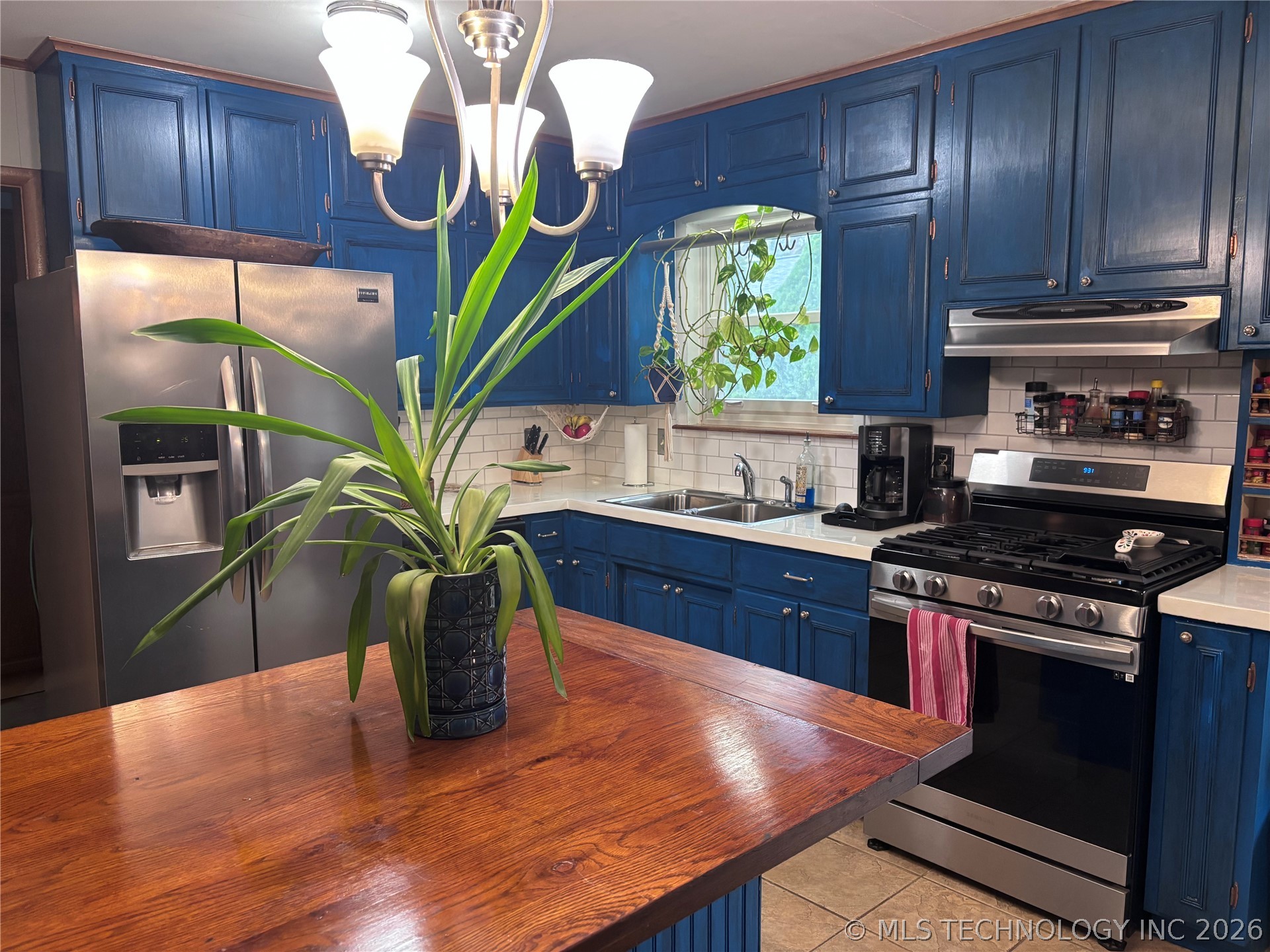 1868 E 57th Place Property Photo 4