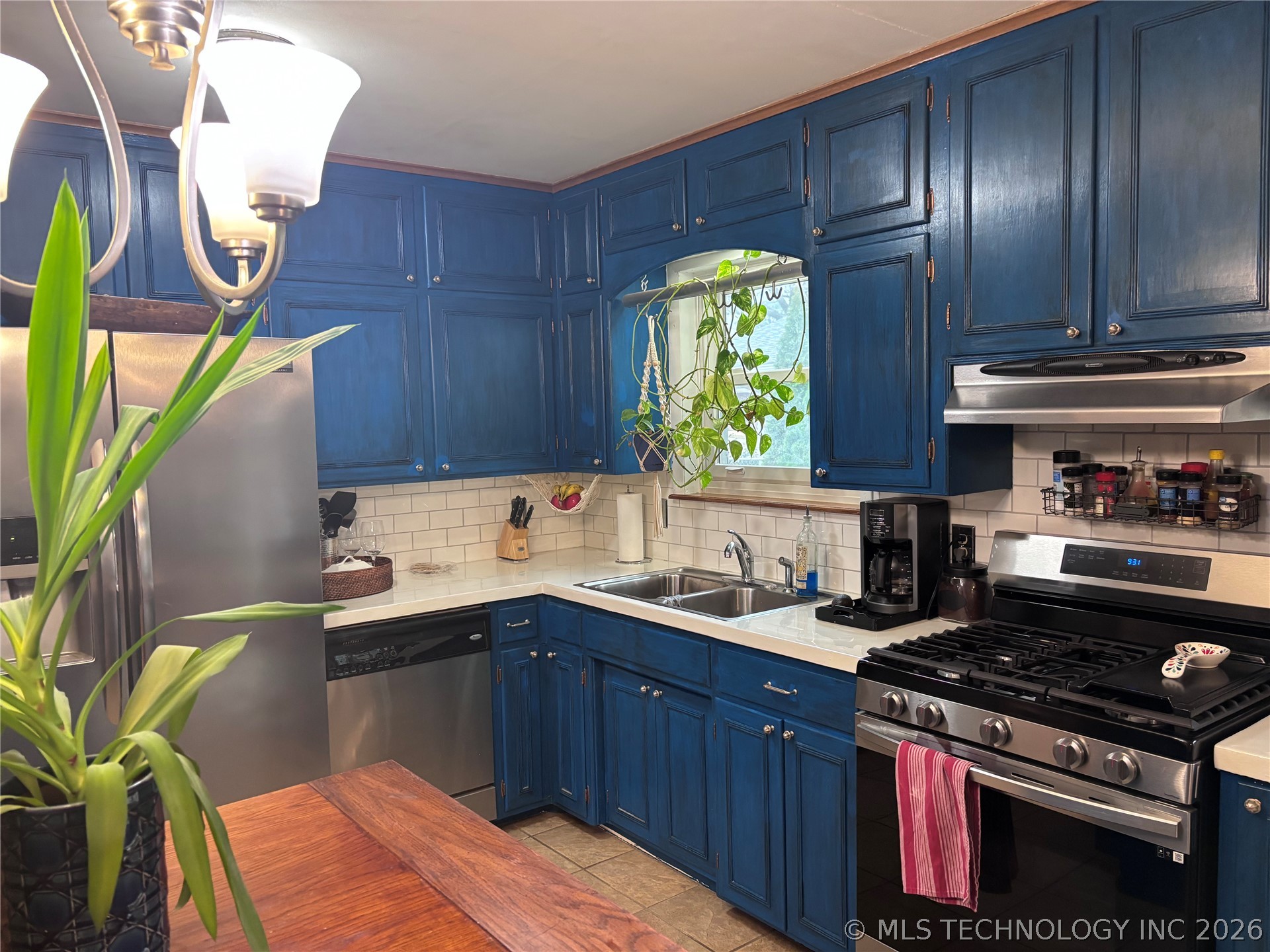 1868 E 57th Place Property Photo 5