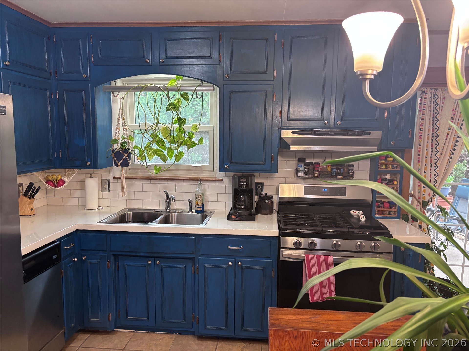 1868 E 57th Place Property Photo 6