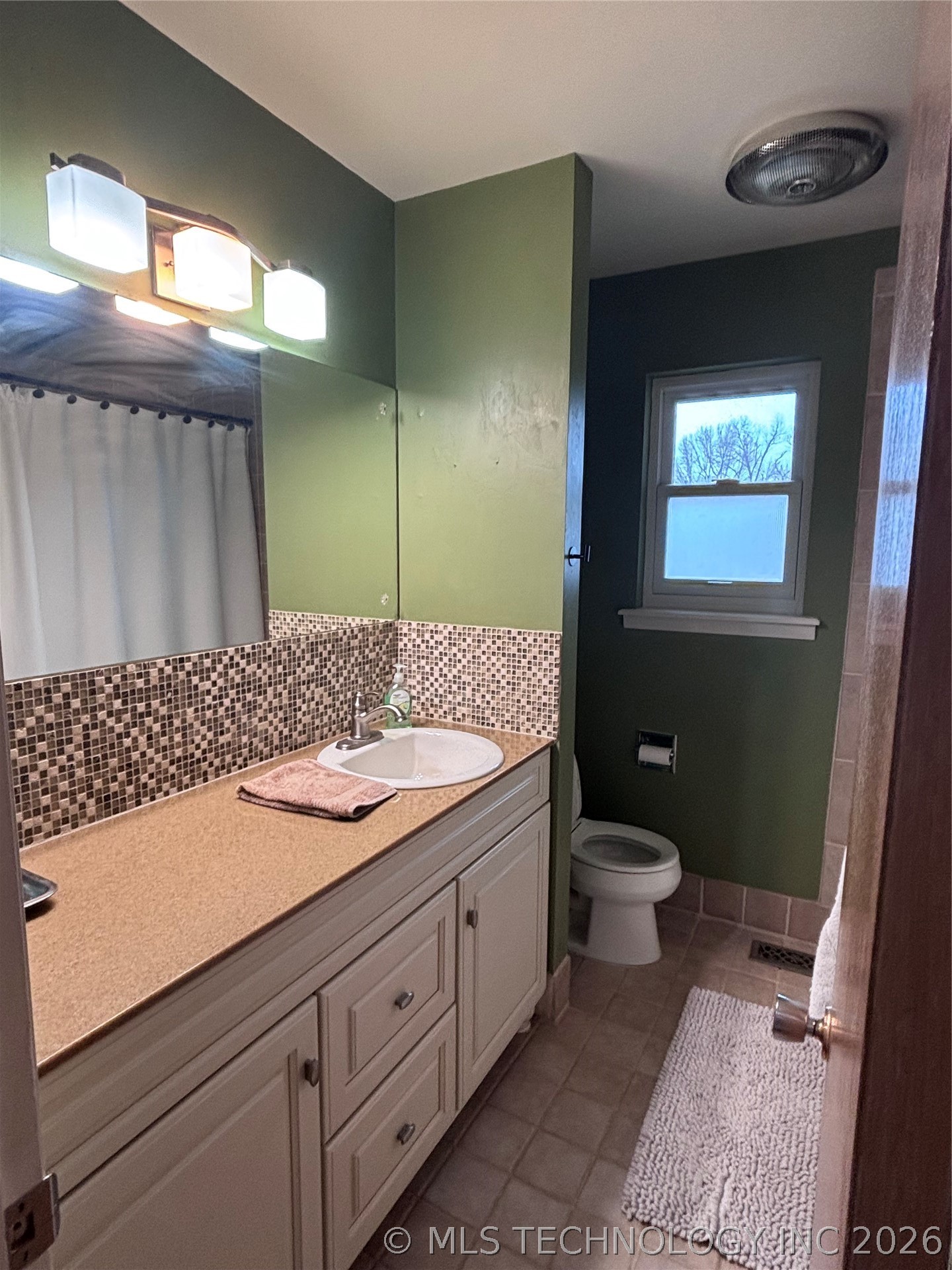 1868 E 57th Place Property Photo 17