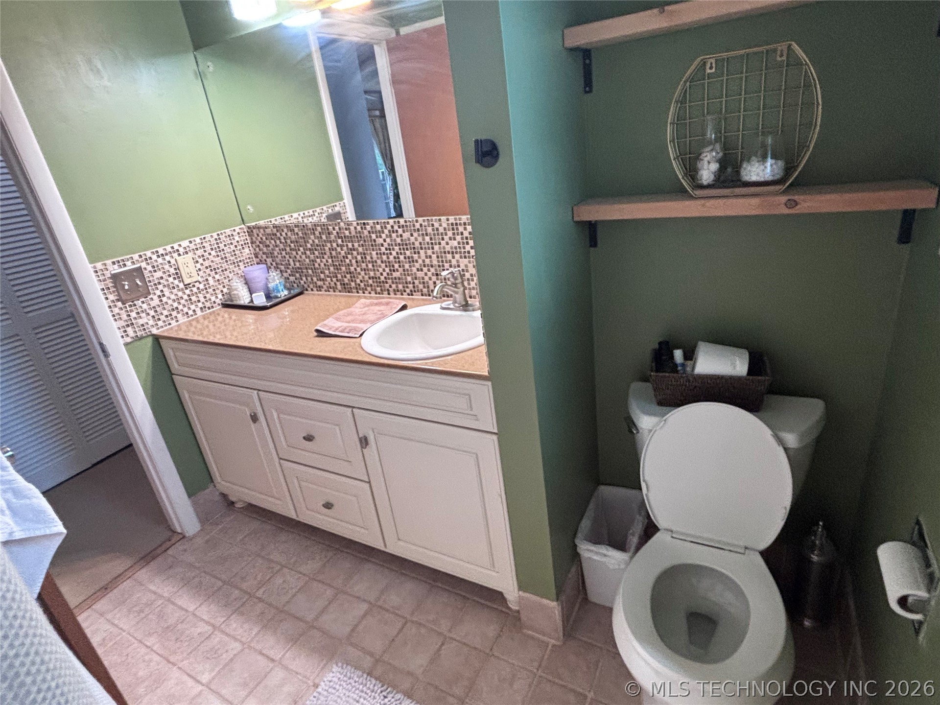 1868 E 57th Place Property Photo 18