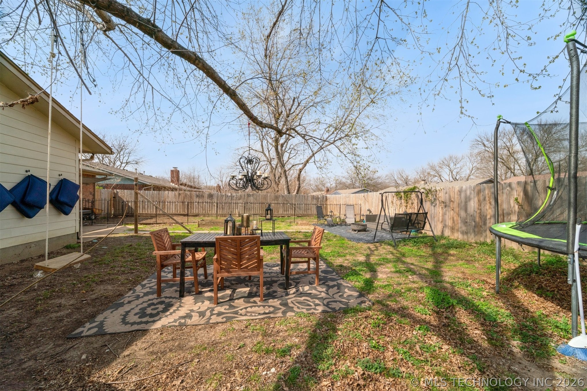 1908 W Gary Street Property Photo 24