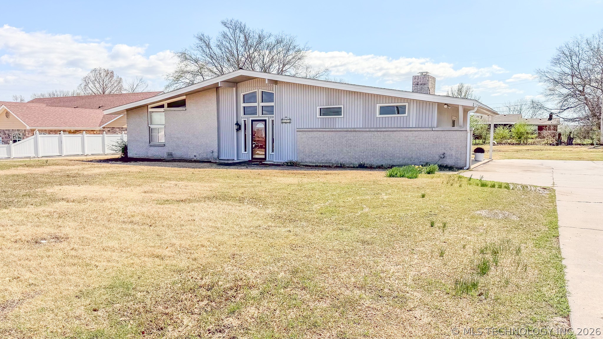 1625 Arlington Street Property Photo 2