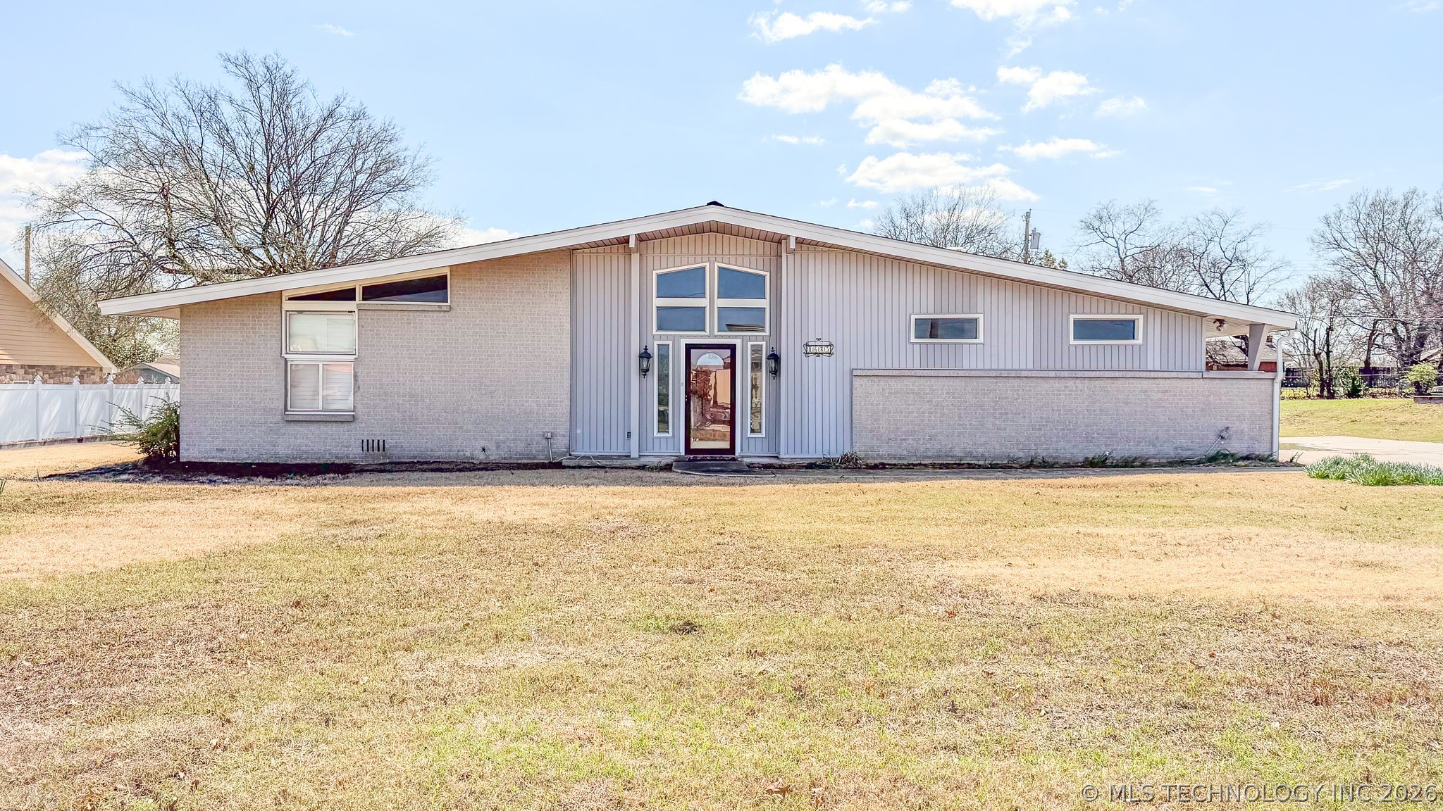 1625 Arlington Street Property Photo 4
