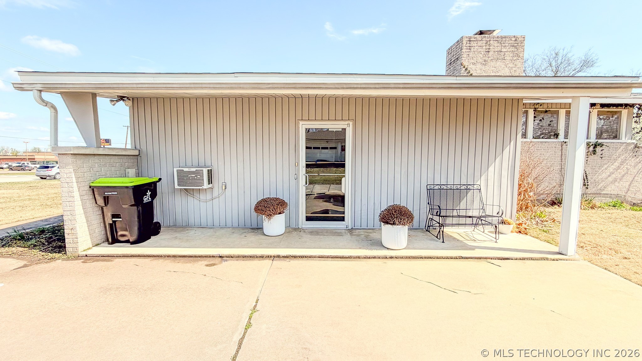 1625 Arlington Street Property Photo 6