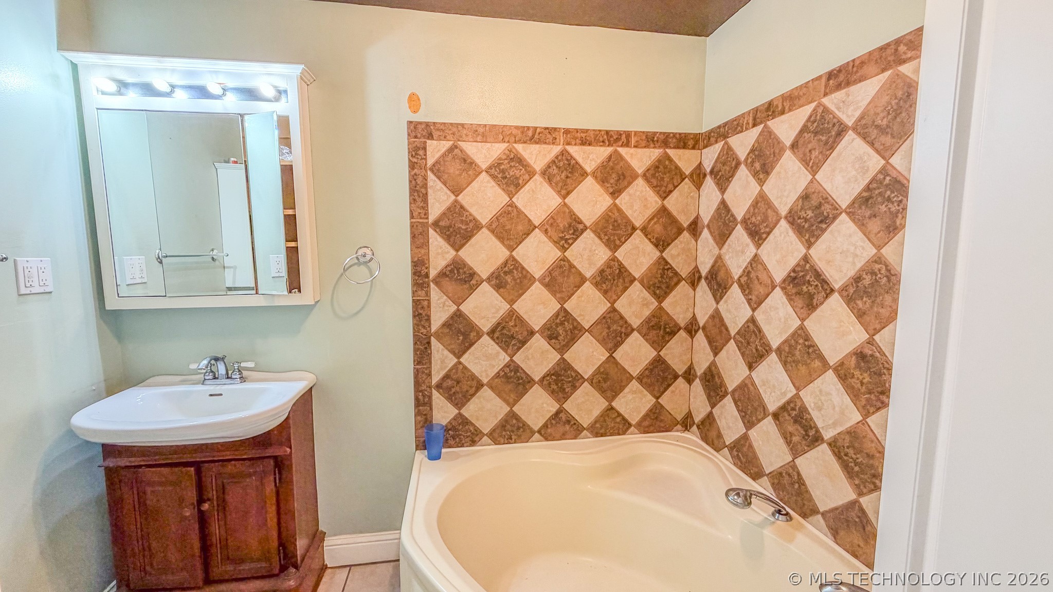 1625 Arlington Street Property Photo 16