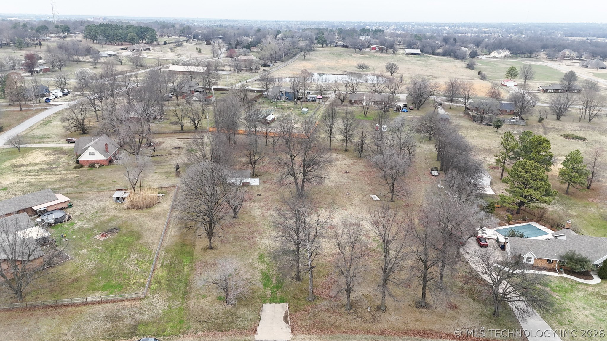 15515 E 94th Street N Property Photo 2