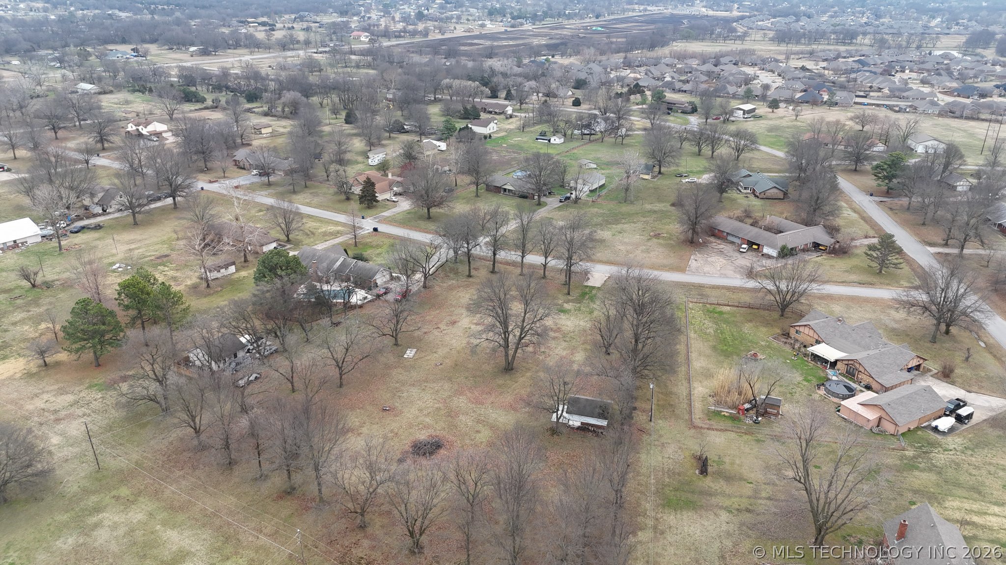 15515 E 94th Street N Property Photo 4