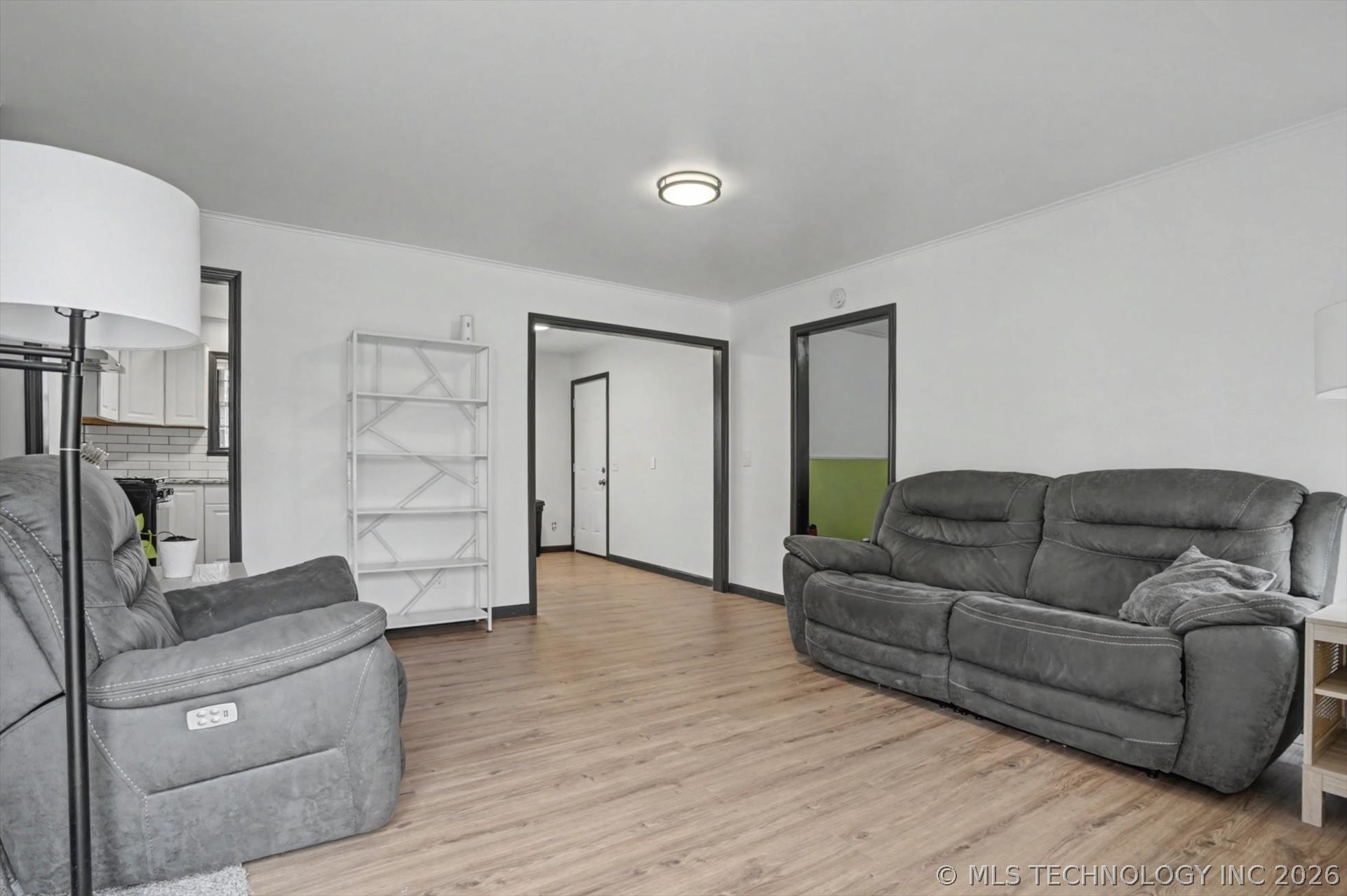 274 E 53rd Street N Property Photo 3