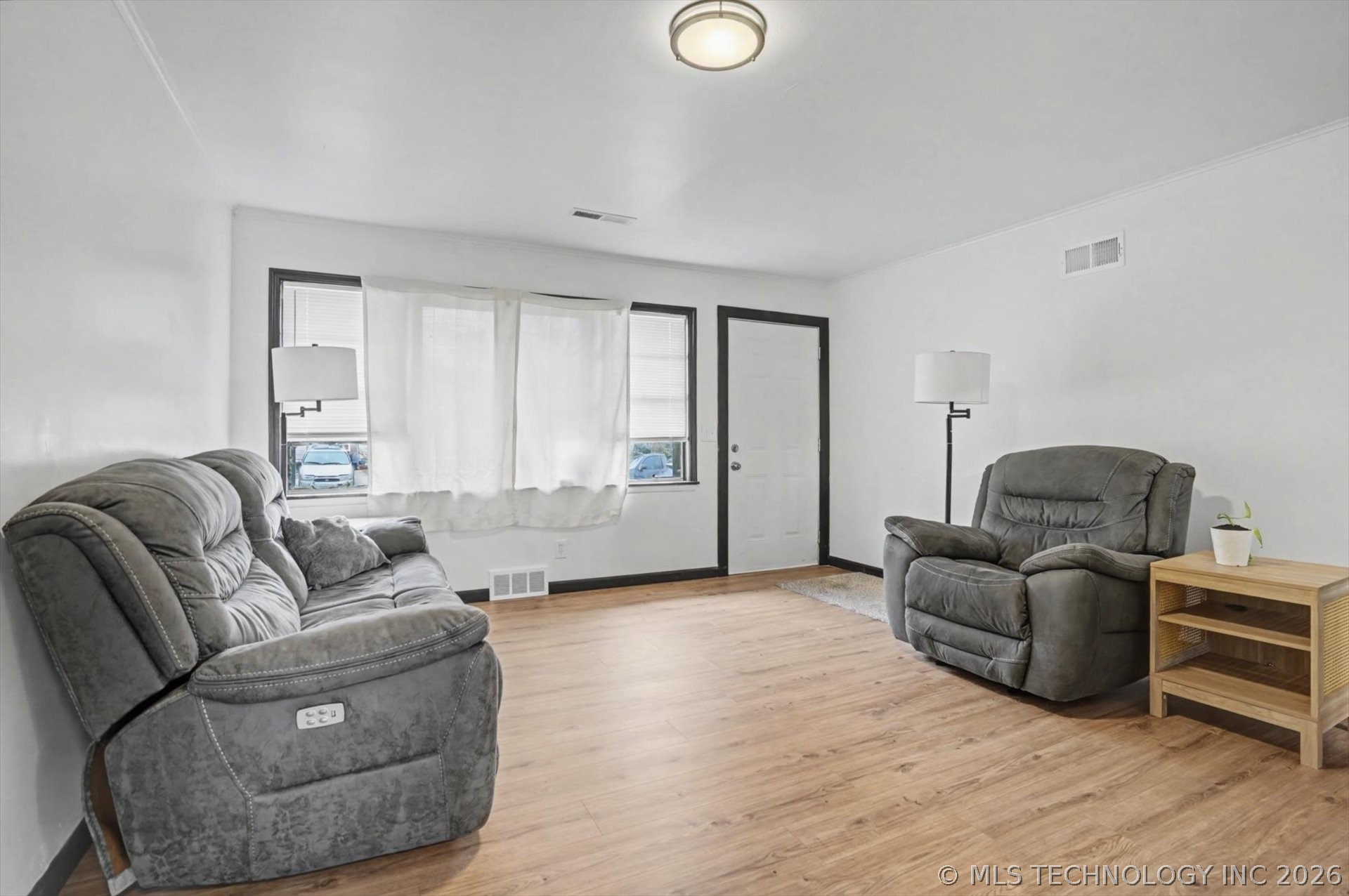 274 E 53rd Street N Property Photo 5