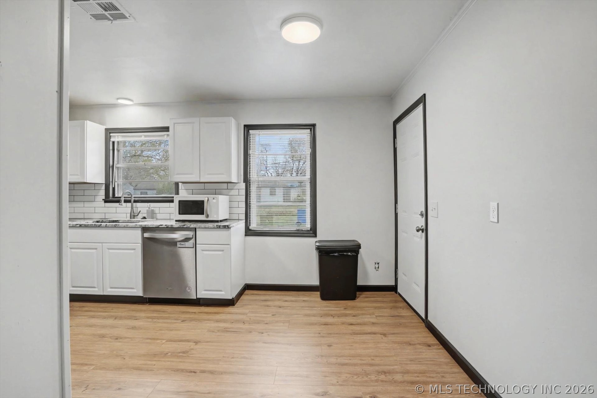 274 E 53rd Street N Property Photo 7