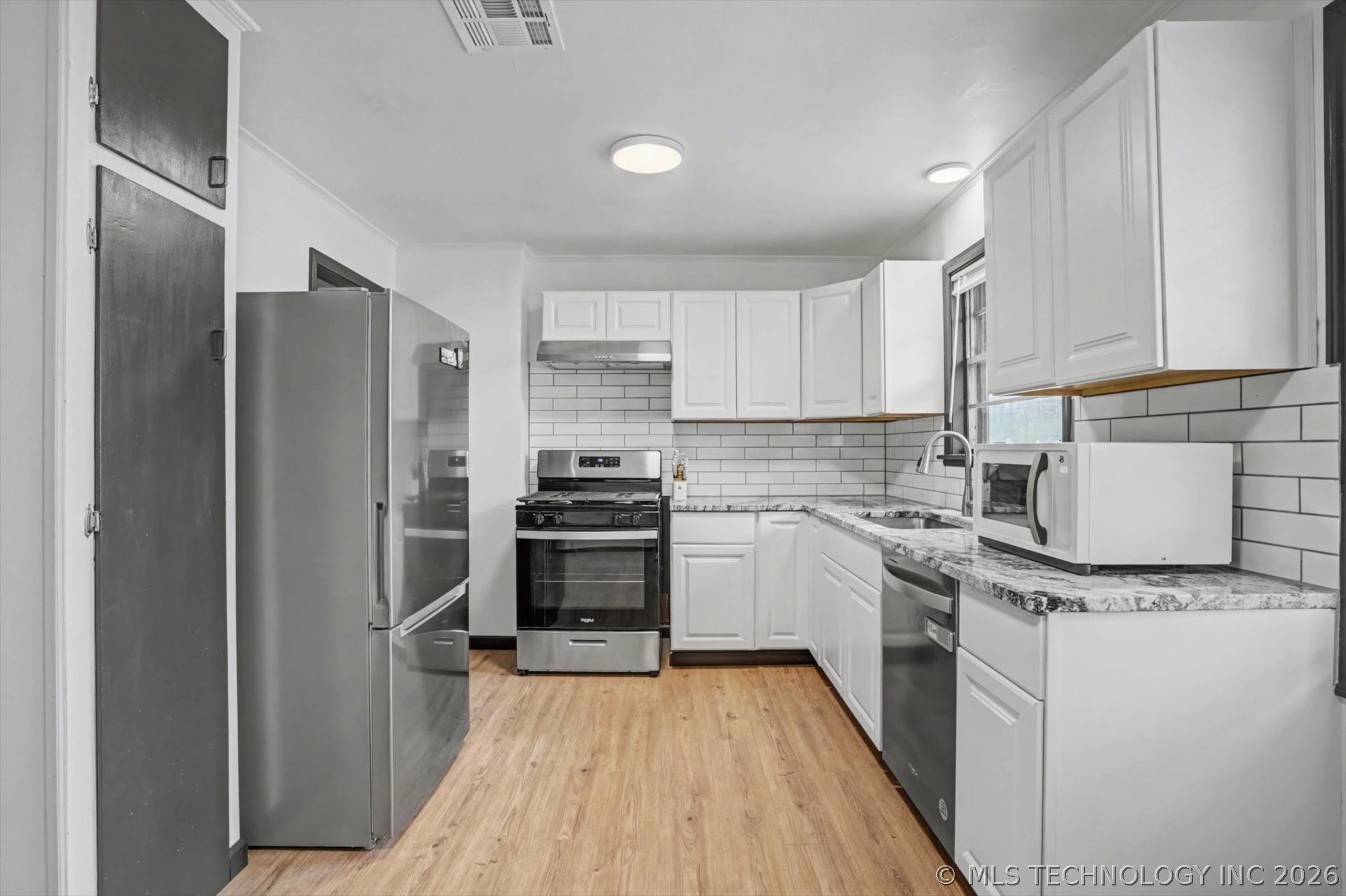 274 E 53rd Street N Property Photo 8