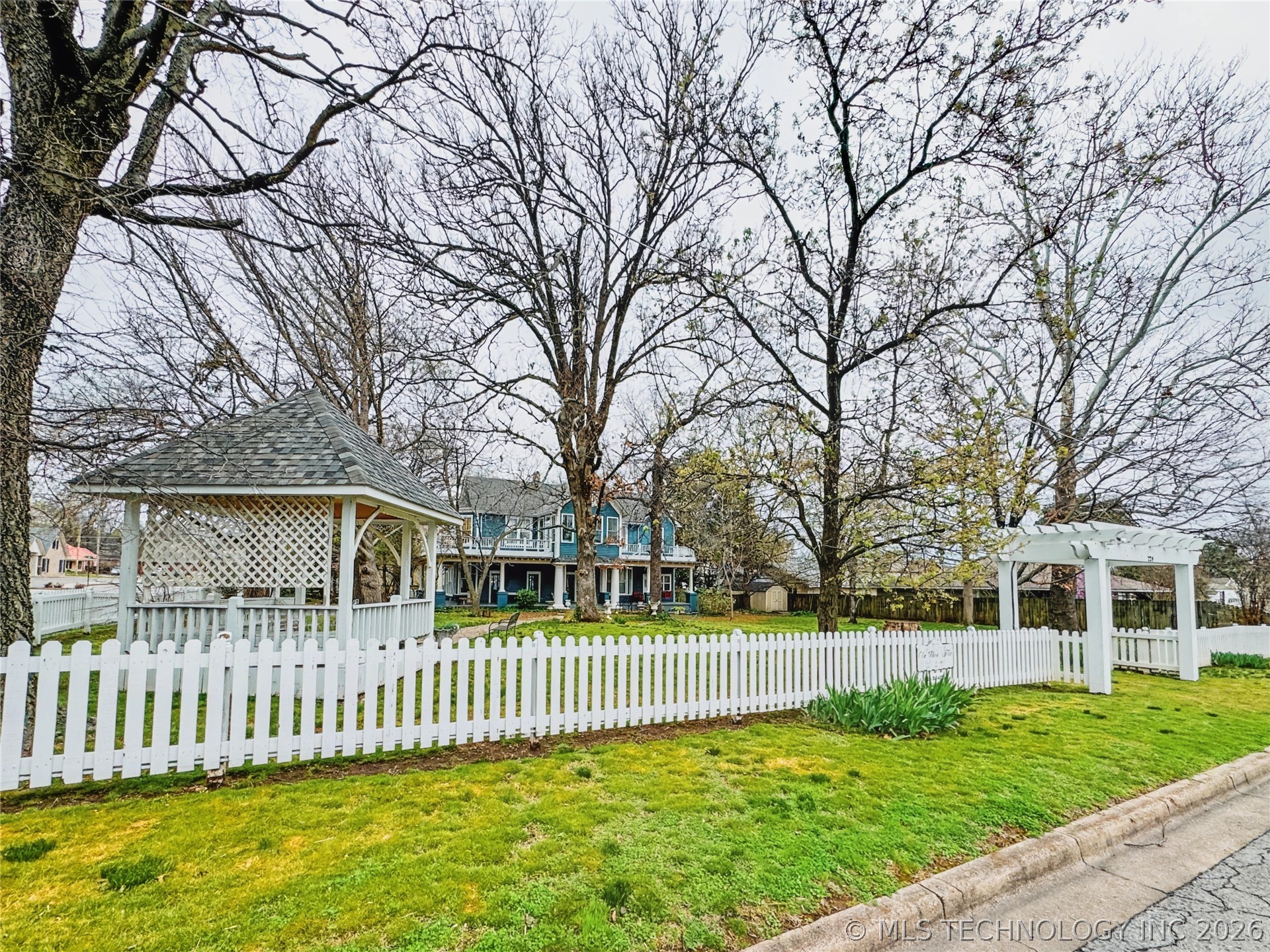 224 W Chickasaw Street Property Photo 95